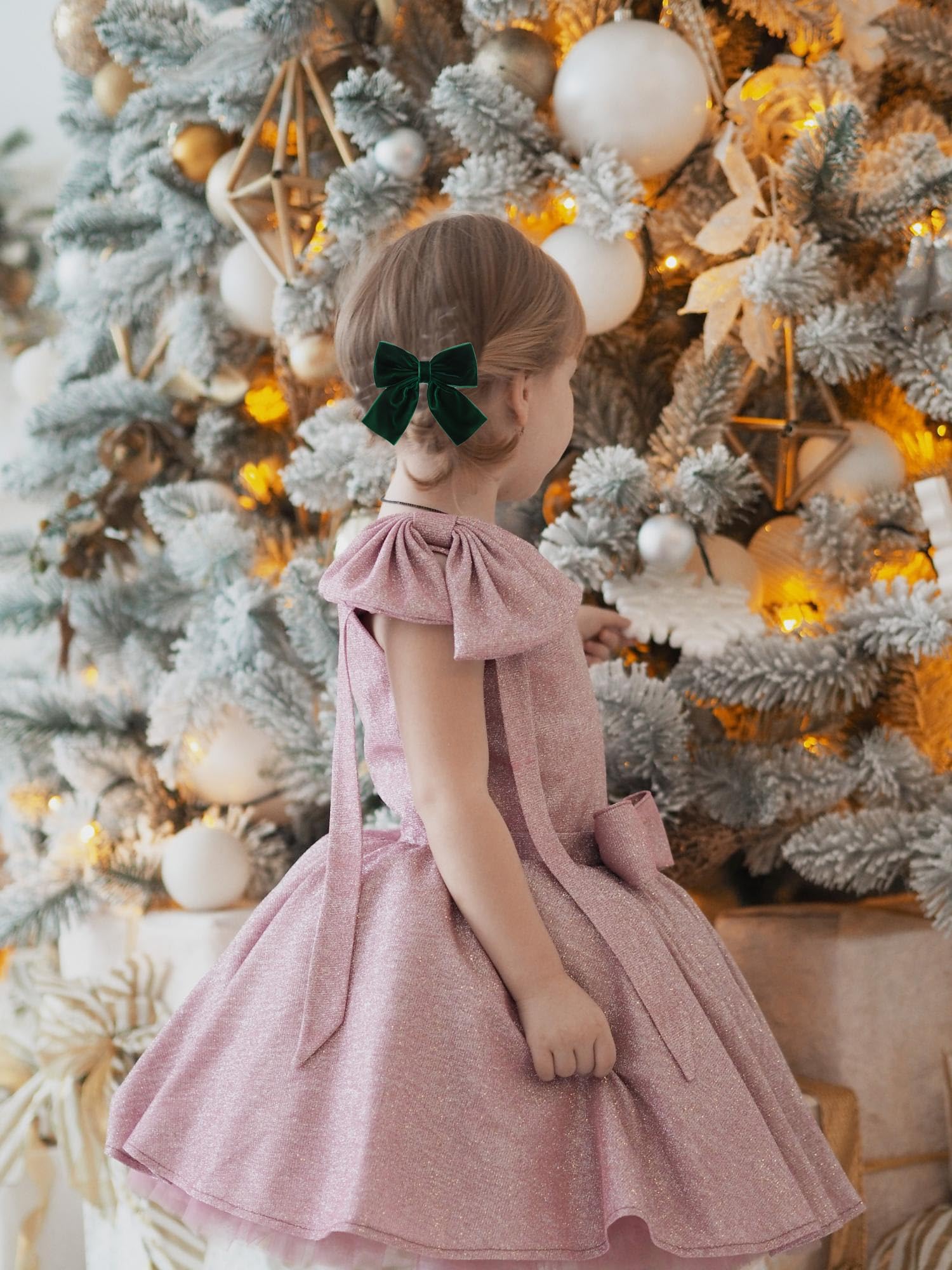 Hjiaruiky family photos ready bow adds polished finish to looks.