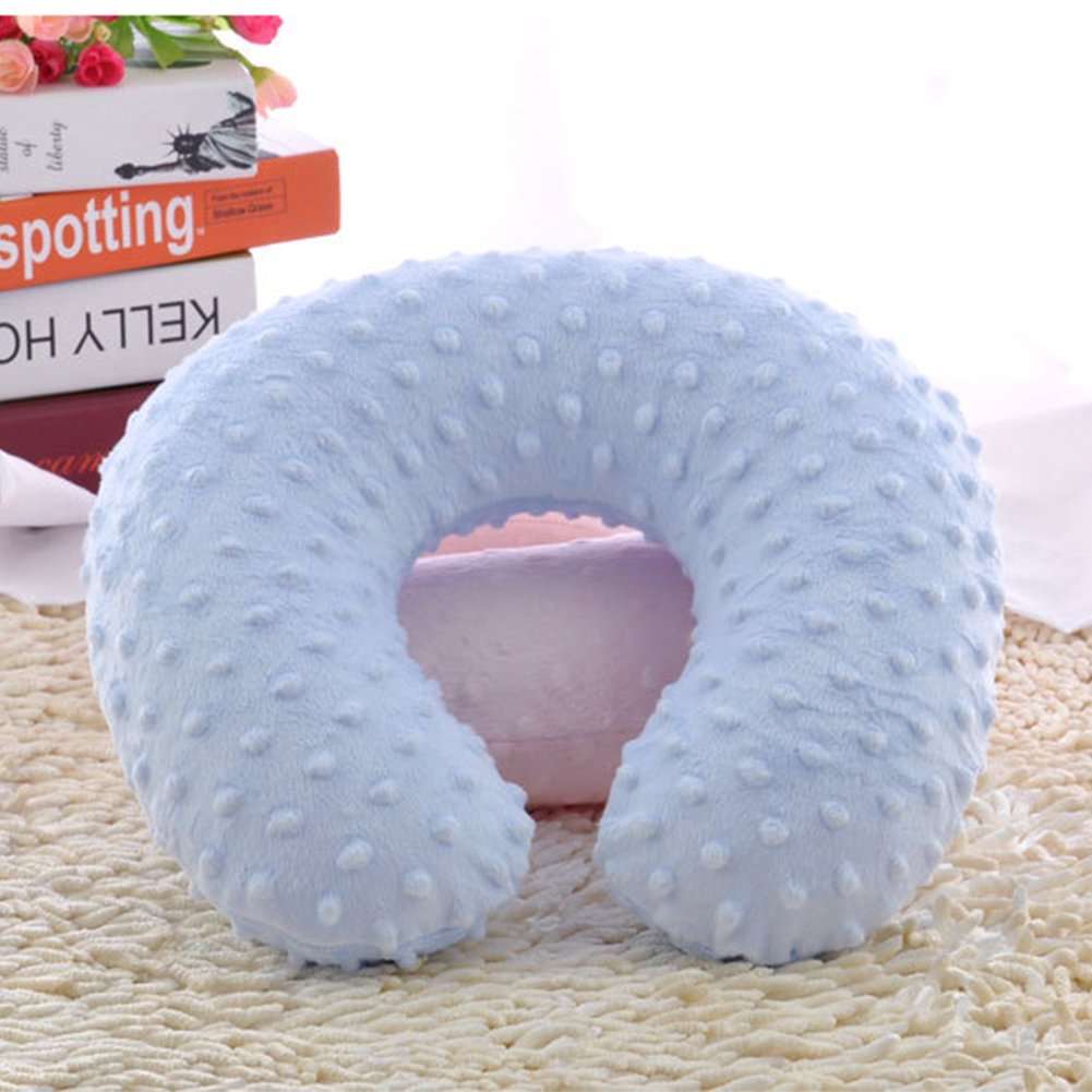 HKSICHENGKEJI neck pillow ideal for ages 3-10 during car rides and flights.
