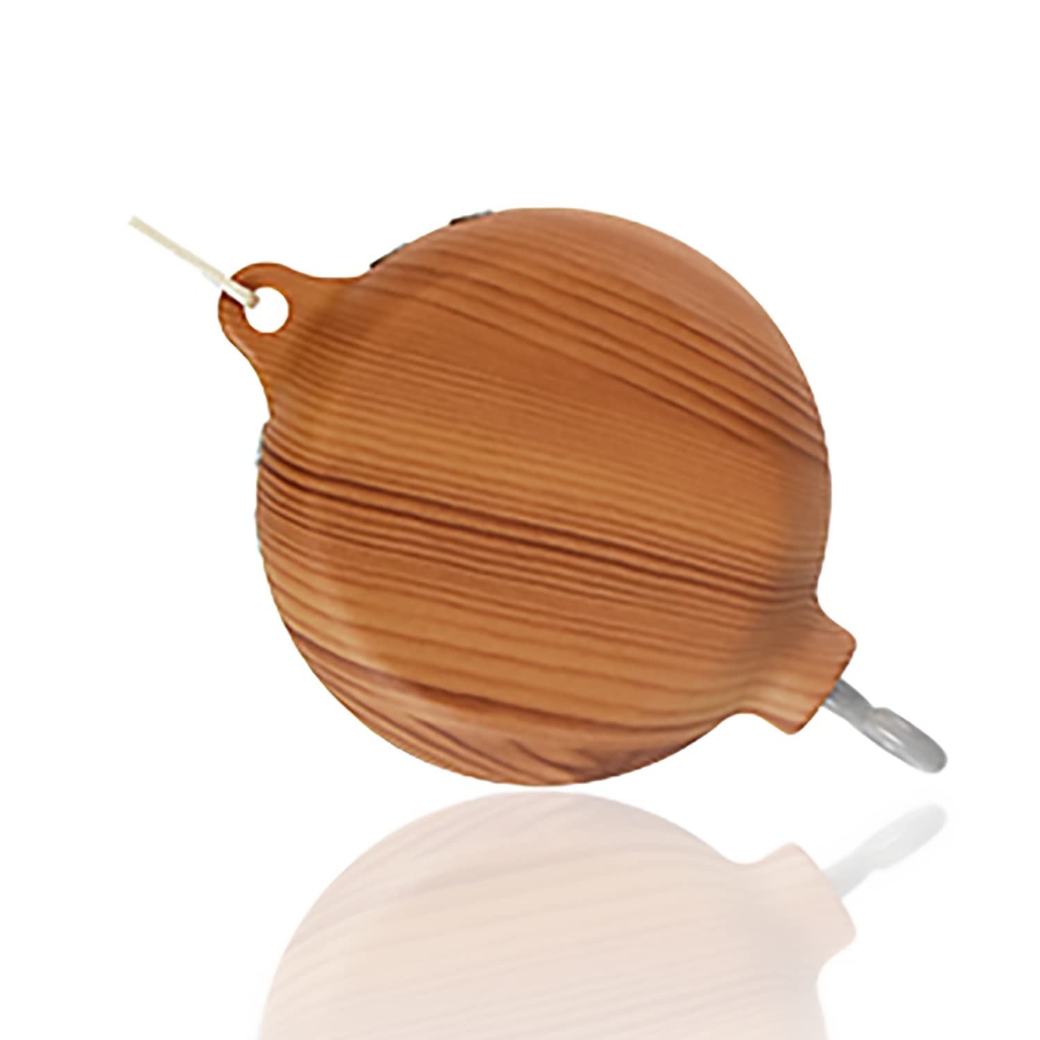 HLEEDUO wood-tone decor blends with nursery furniture for a calm ambiance.