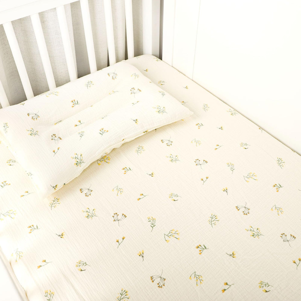 HNHUAMING nursery scene shows cozy, neat nap space with fitted sheets.