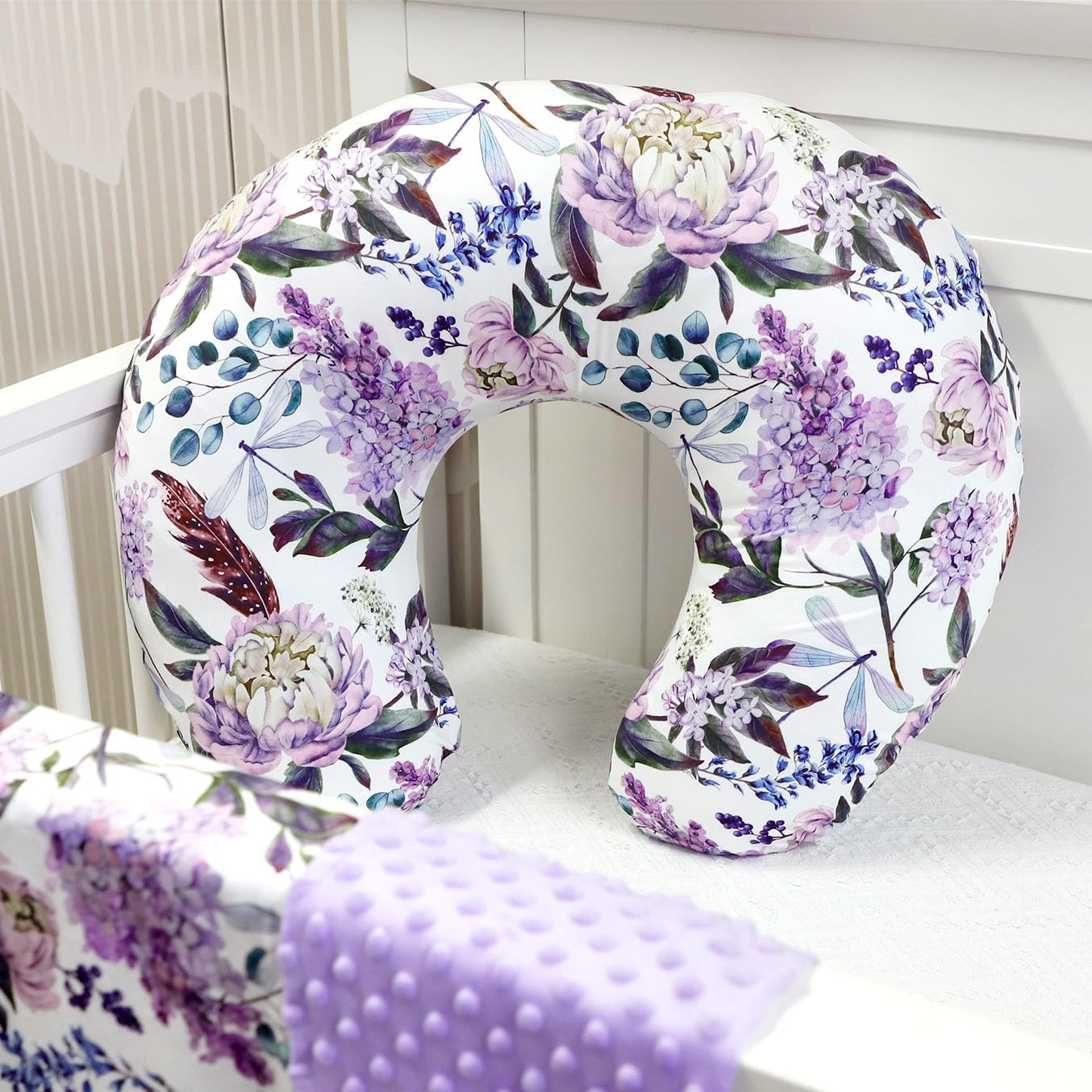 HNHUAMING Pillow Cover supports baby snuggle sessions during feeds.