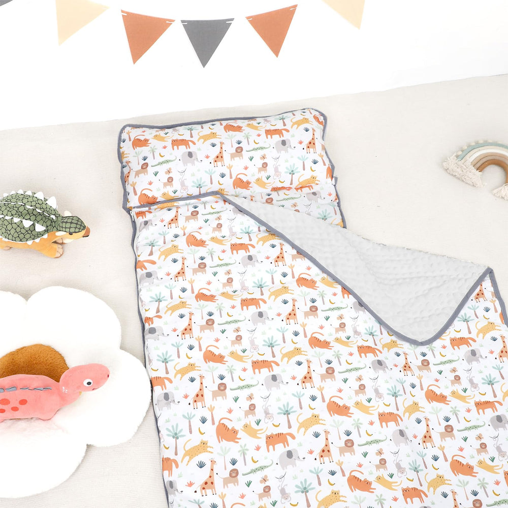 HNHUAMING Smooth zipper closure enables quick blanket removal after naps.