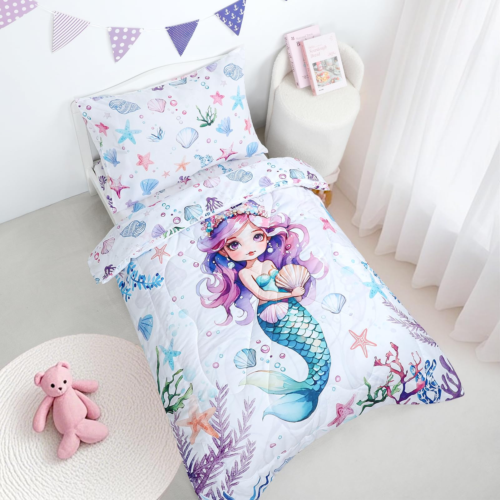 HNHUAMING comforter folded to show breathable warmth during naps.