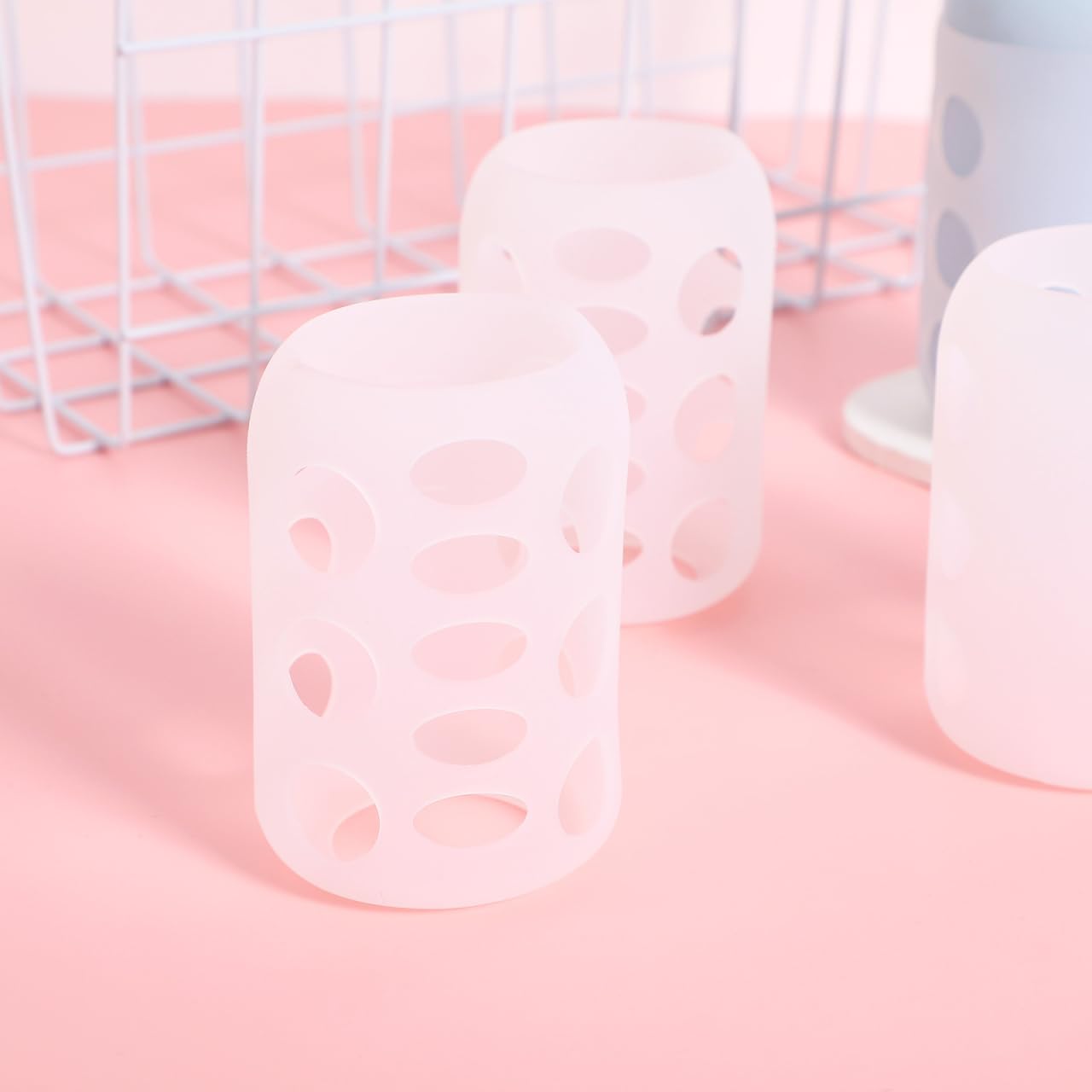 Hohopeti silicone bottle cover easy install demonstrates quick fit
