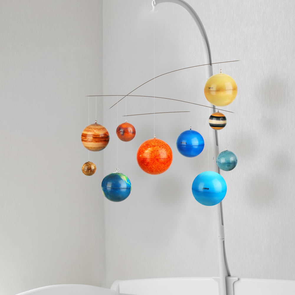 Hollowfly hanging frame presents the 60 cm mobile for easy, stylish display.