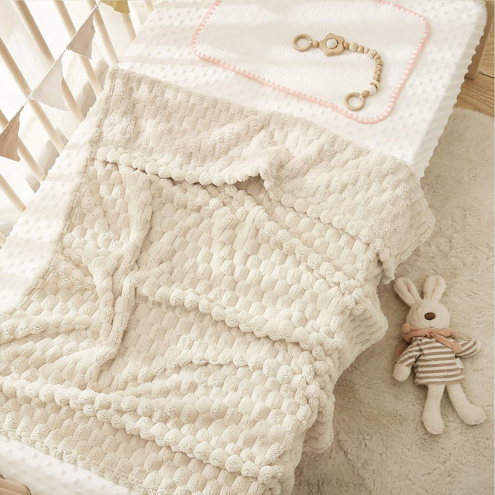 HOMRITAR baby blanket beige color complements any room aesthetic.