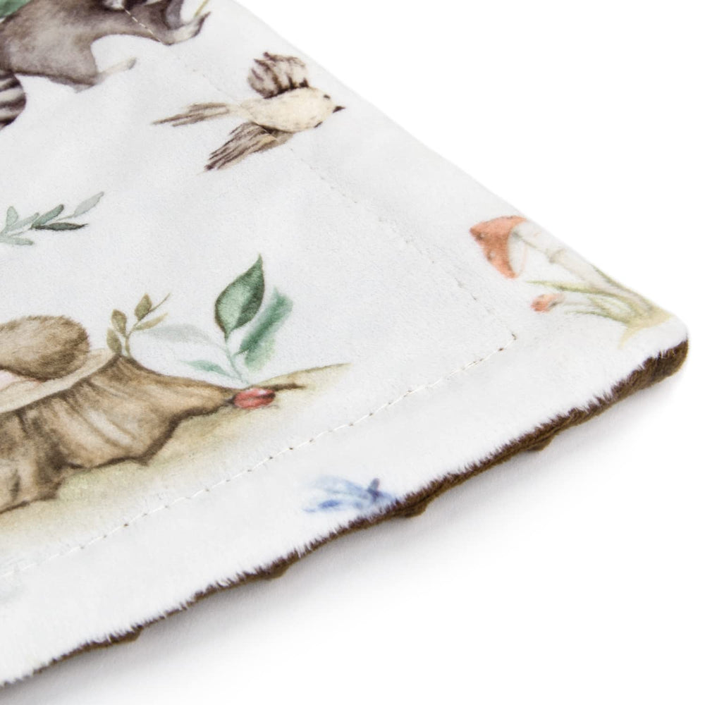 HOMRITAR blanket dotted-back detail emphasizes soft double-layer warmth.