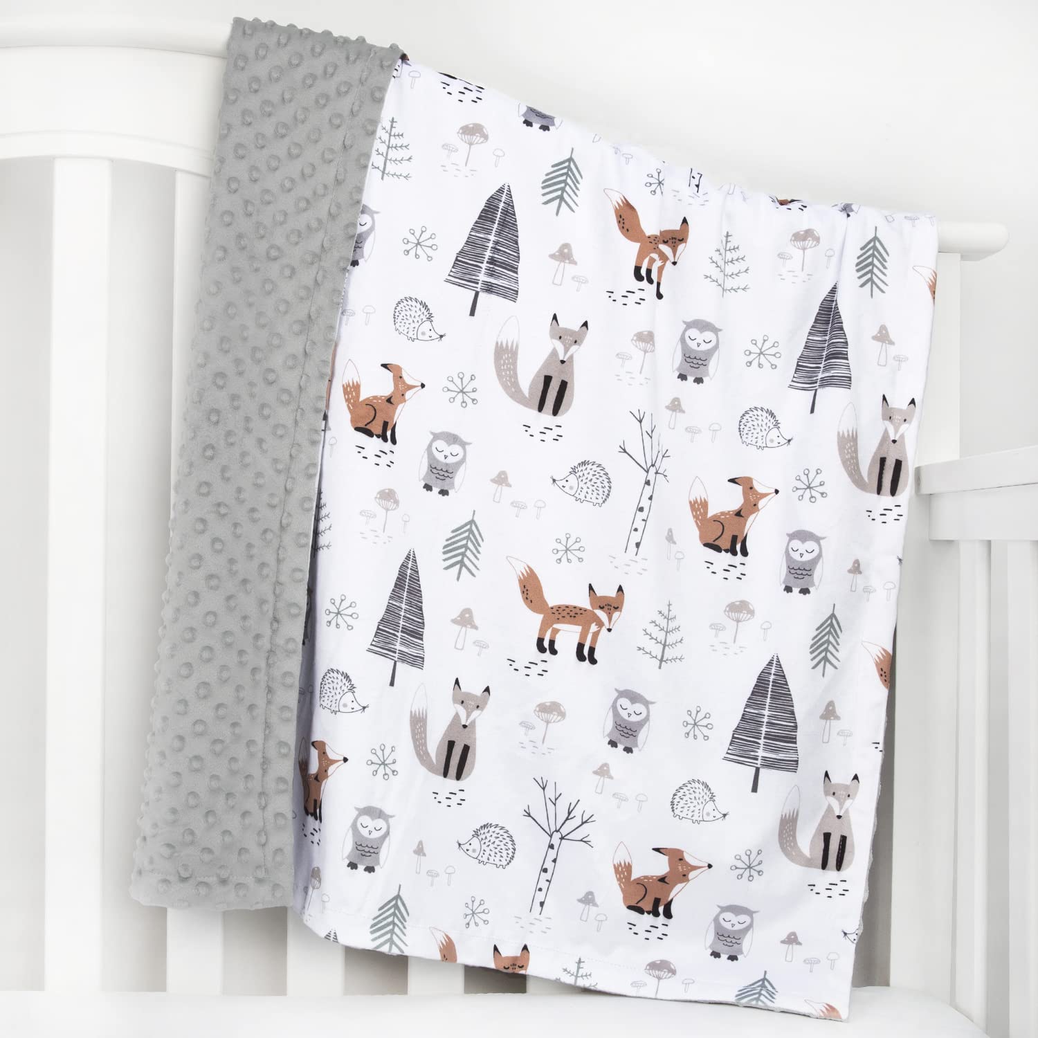 HOMRITAR nursery decor blanket complements grey tones and forest theme