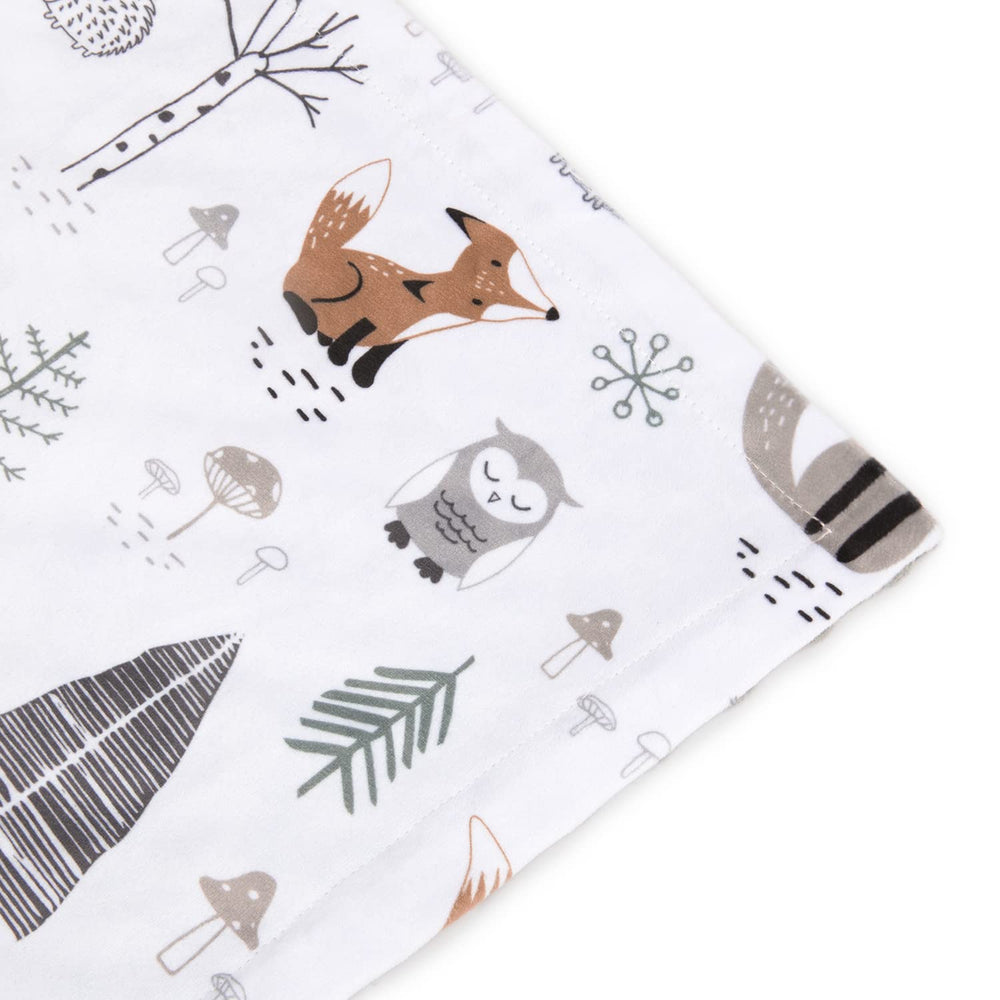 HOMRITAR baby blanket soft plush material delivers gentle warmth for sensitive skin