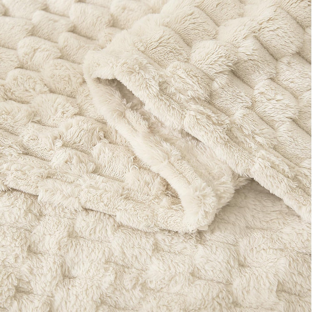 HOMRITAR baby blanket turtle-shell pattern decorates the nursery with style.