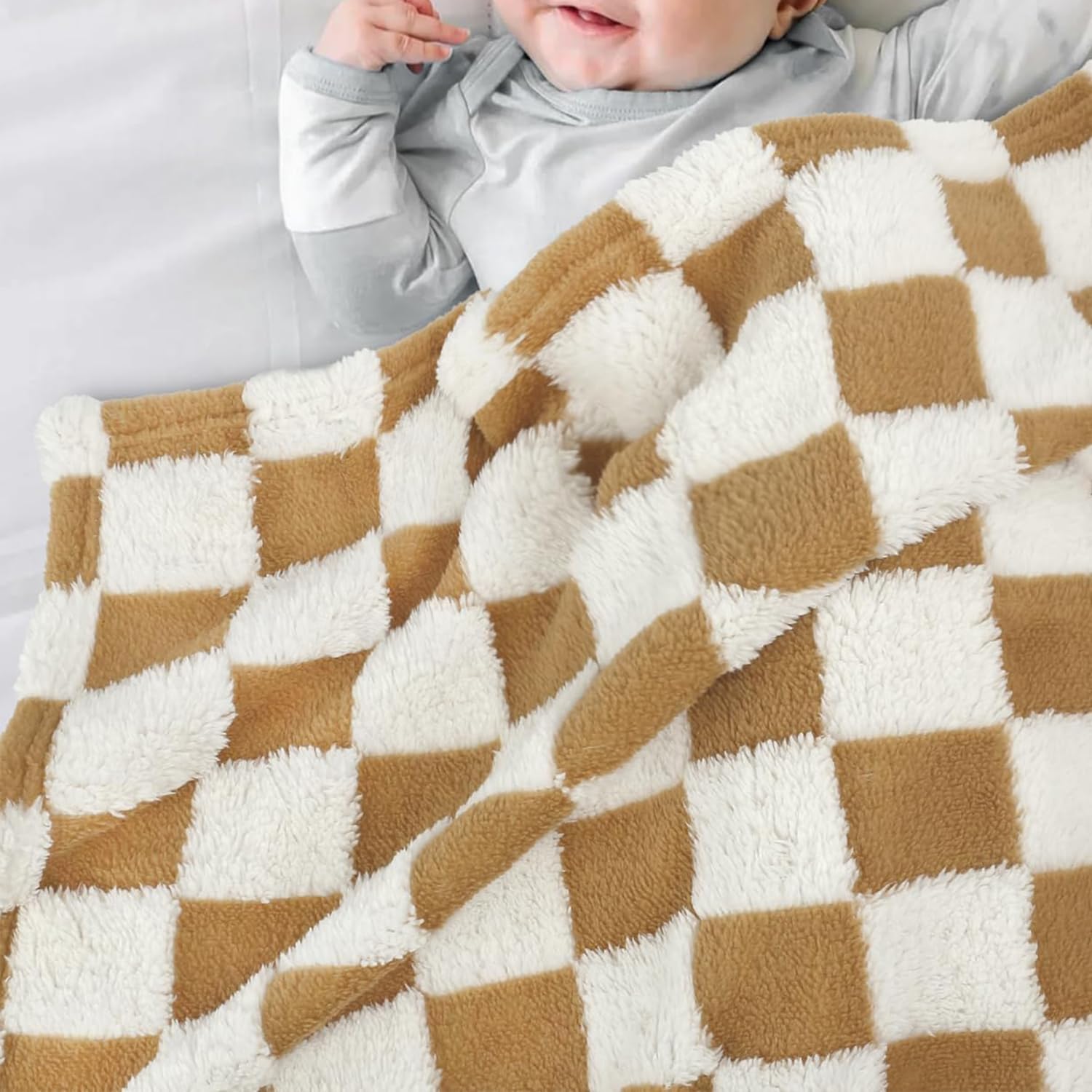 HOMRITAR lightweight blanket ideal for travel and on-the-go use.