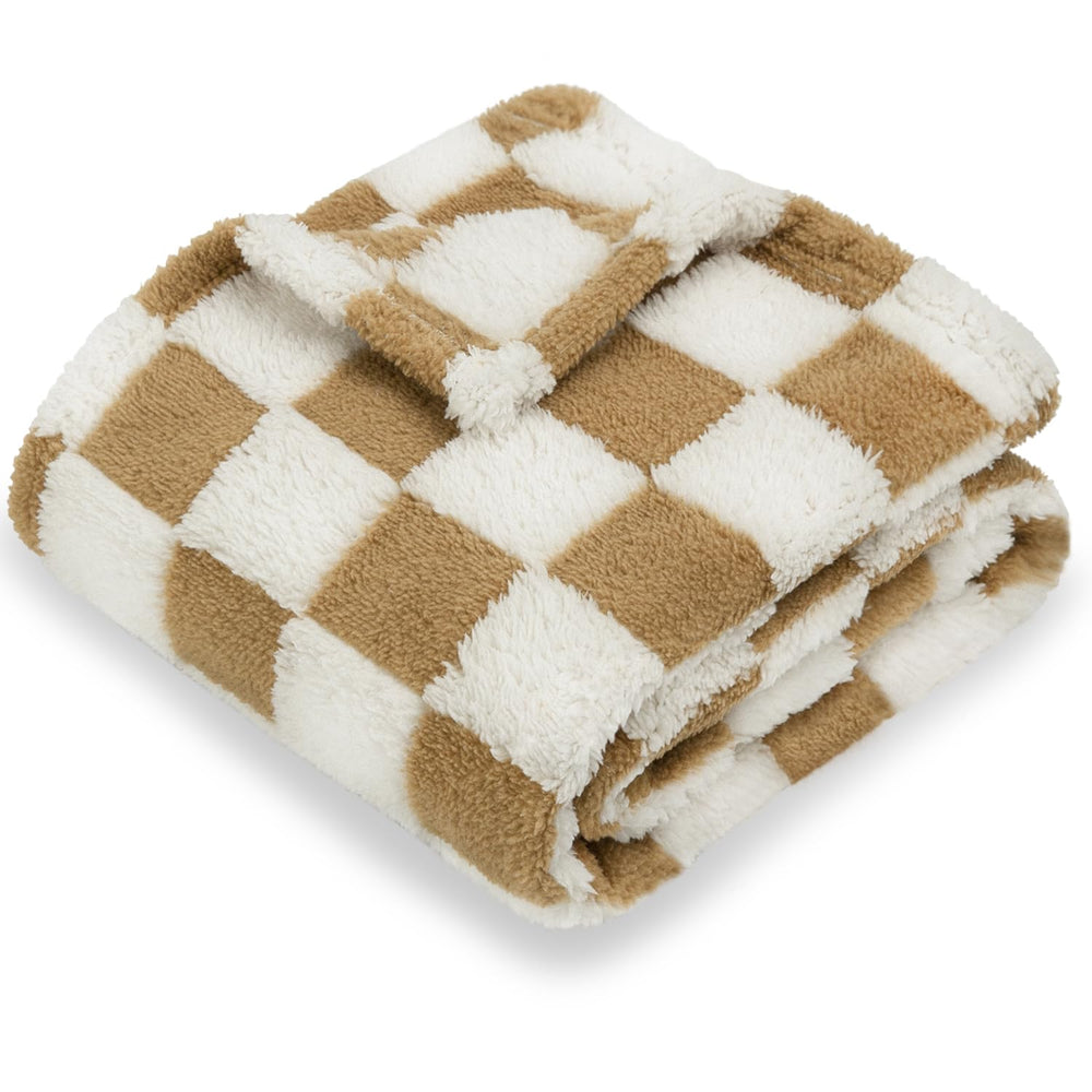HOMRITAR super-soft baby blanket with checkered front keeps baby cozy and stylish.