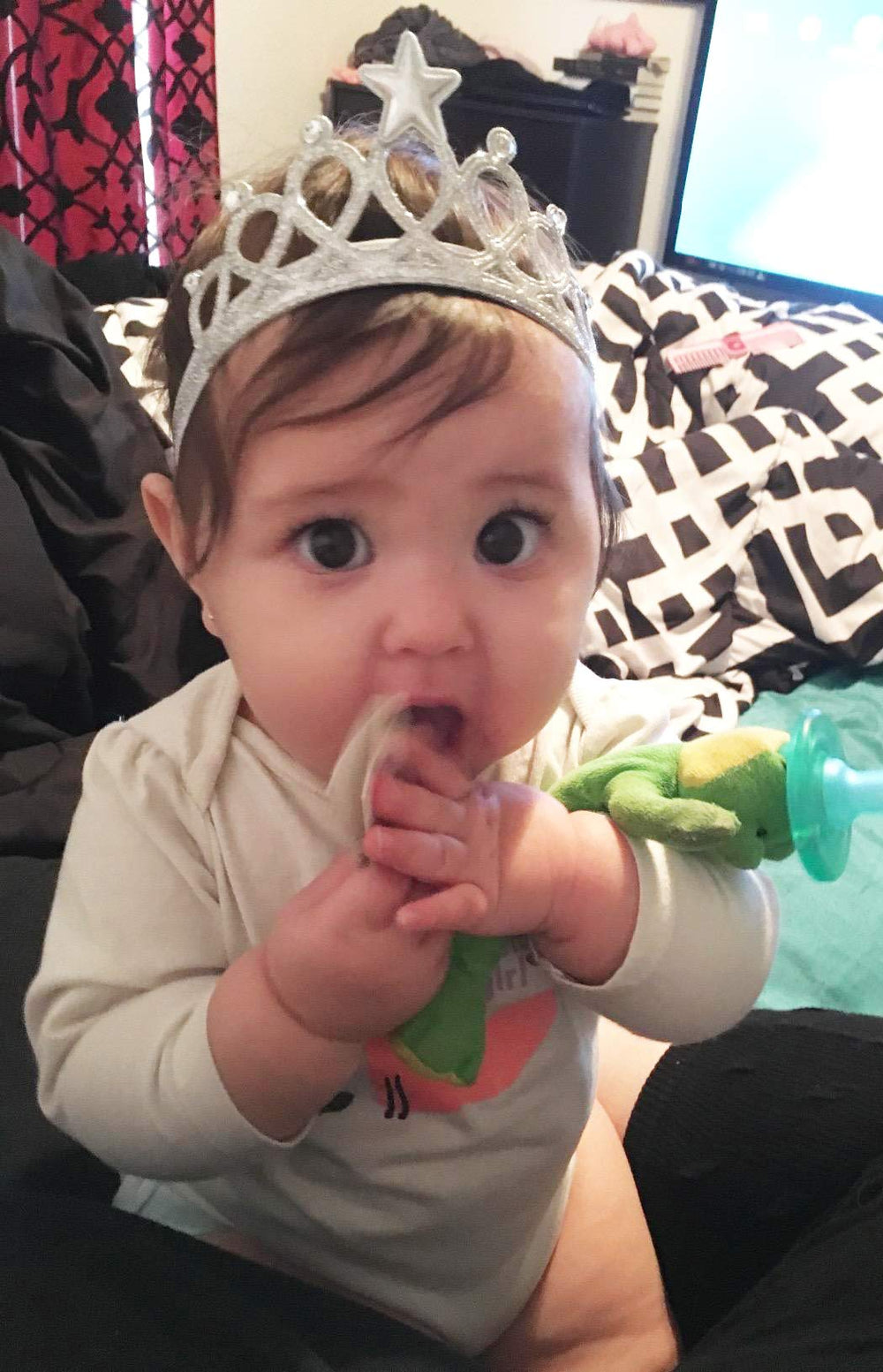 Honbay crown headband with elastic strap demonstrates soft comfortable wear