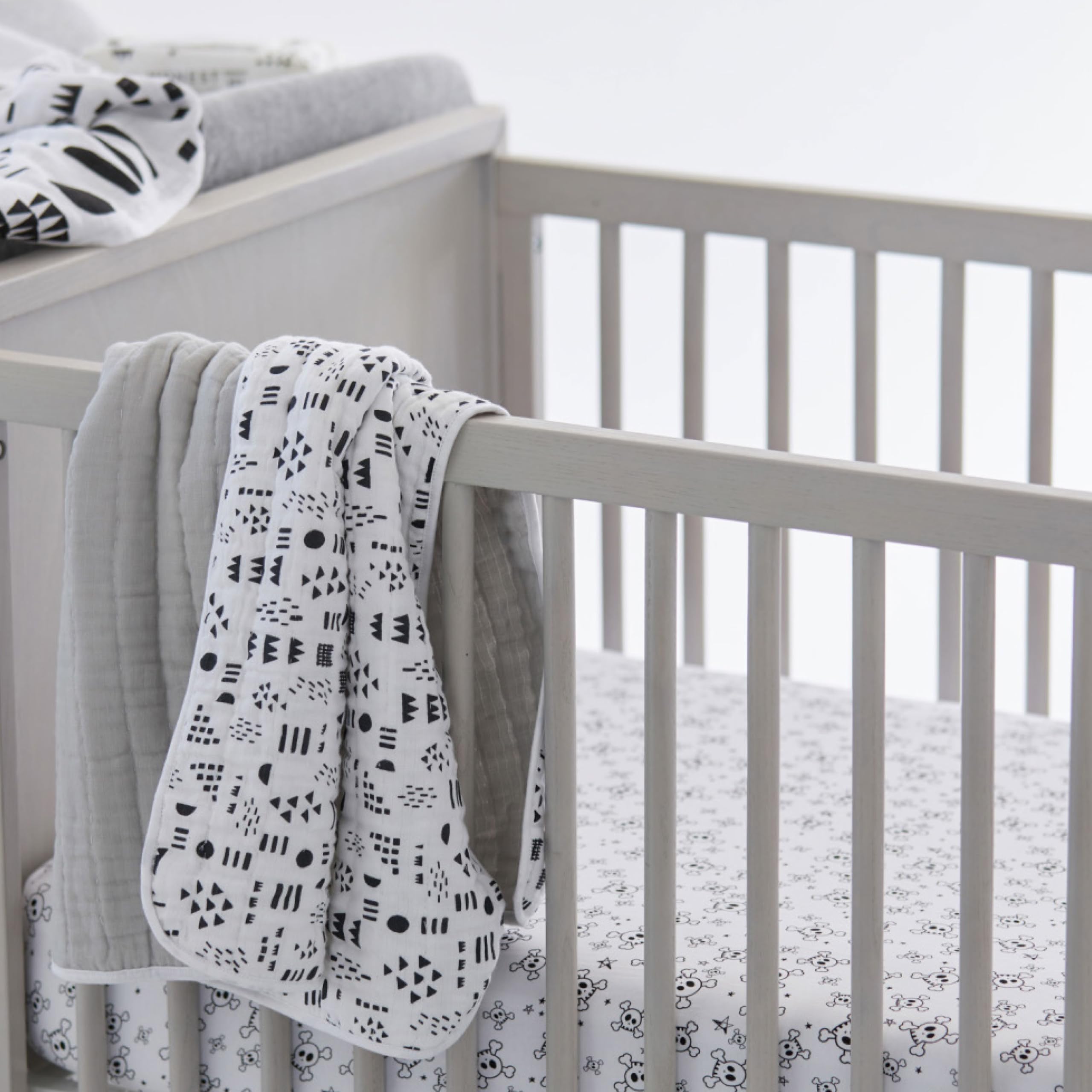 HonestBaby snug surround elastic fit demonstrates secure coverage