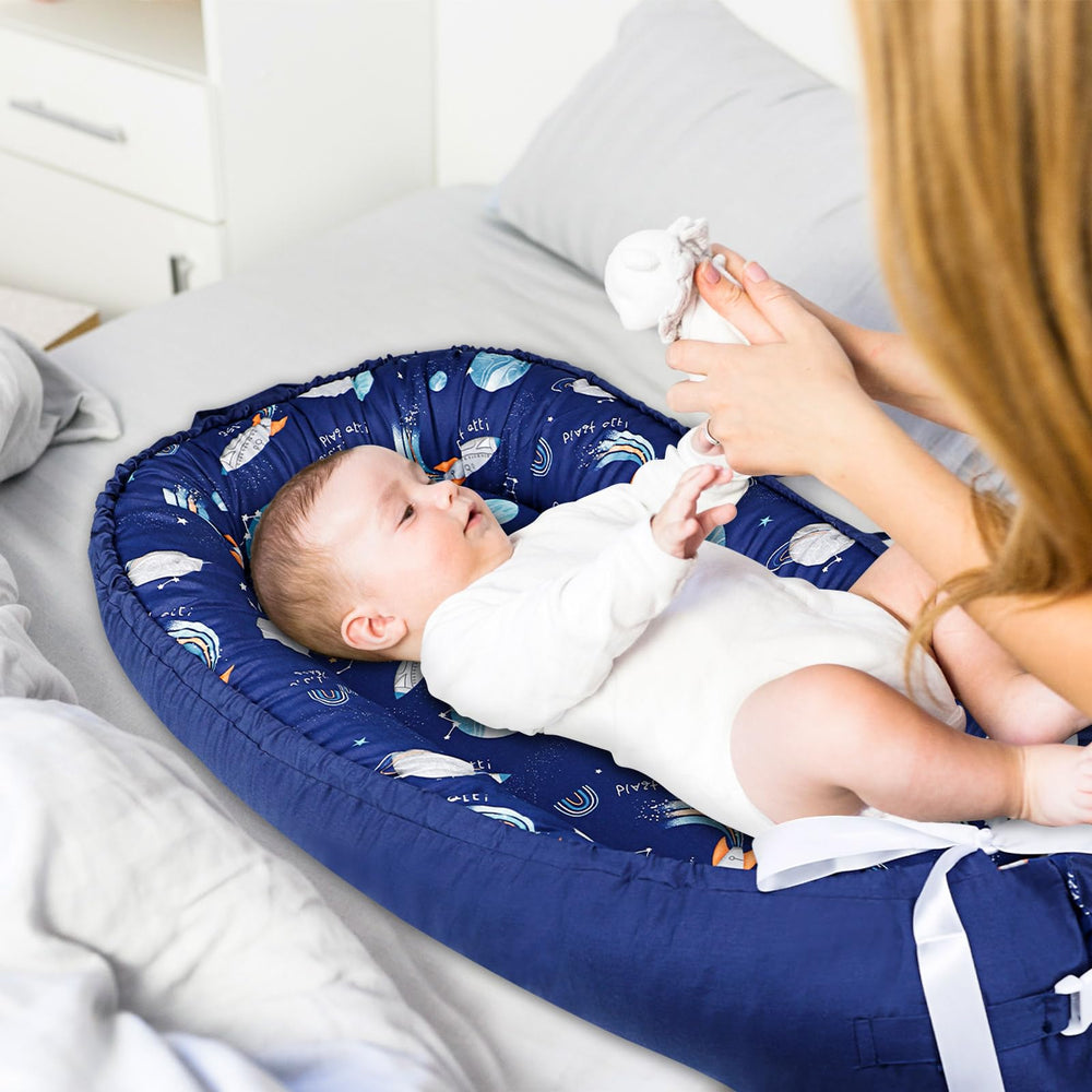 Hooyax baby lounger cover adjustable ribbon and buckle for a snug fit.