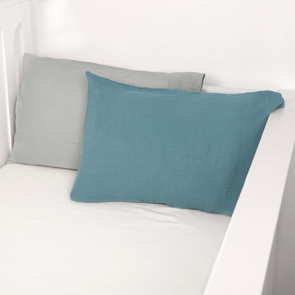Hooyax crib travel pillowcase in blue demonstrates portability for on-the-go naps