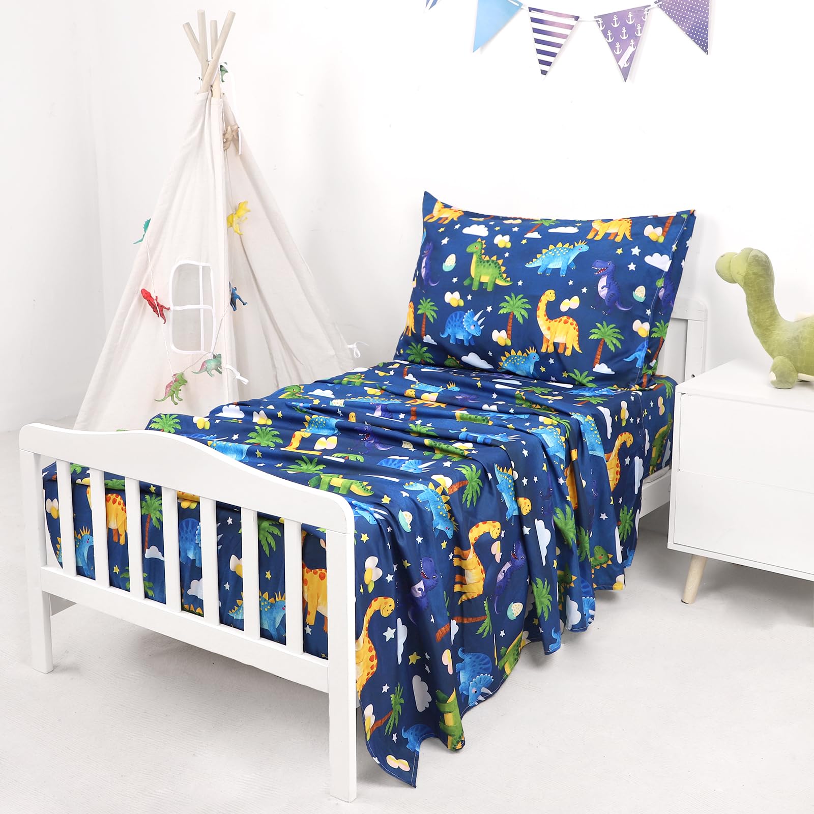 Hooyax dinosaur bedding set color-retention close-up demonstrates vibrant fabric after washes.
