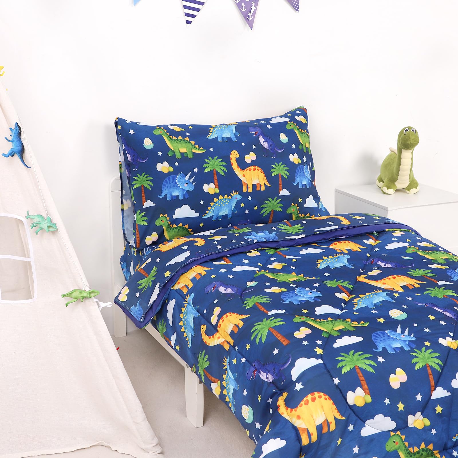 Hooyax dinosaur comforter close-up highlights ultra-soft microfiber for sensitive skin.