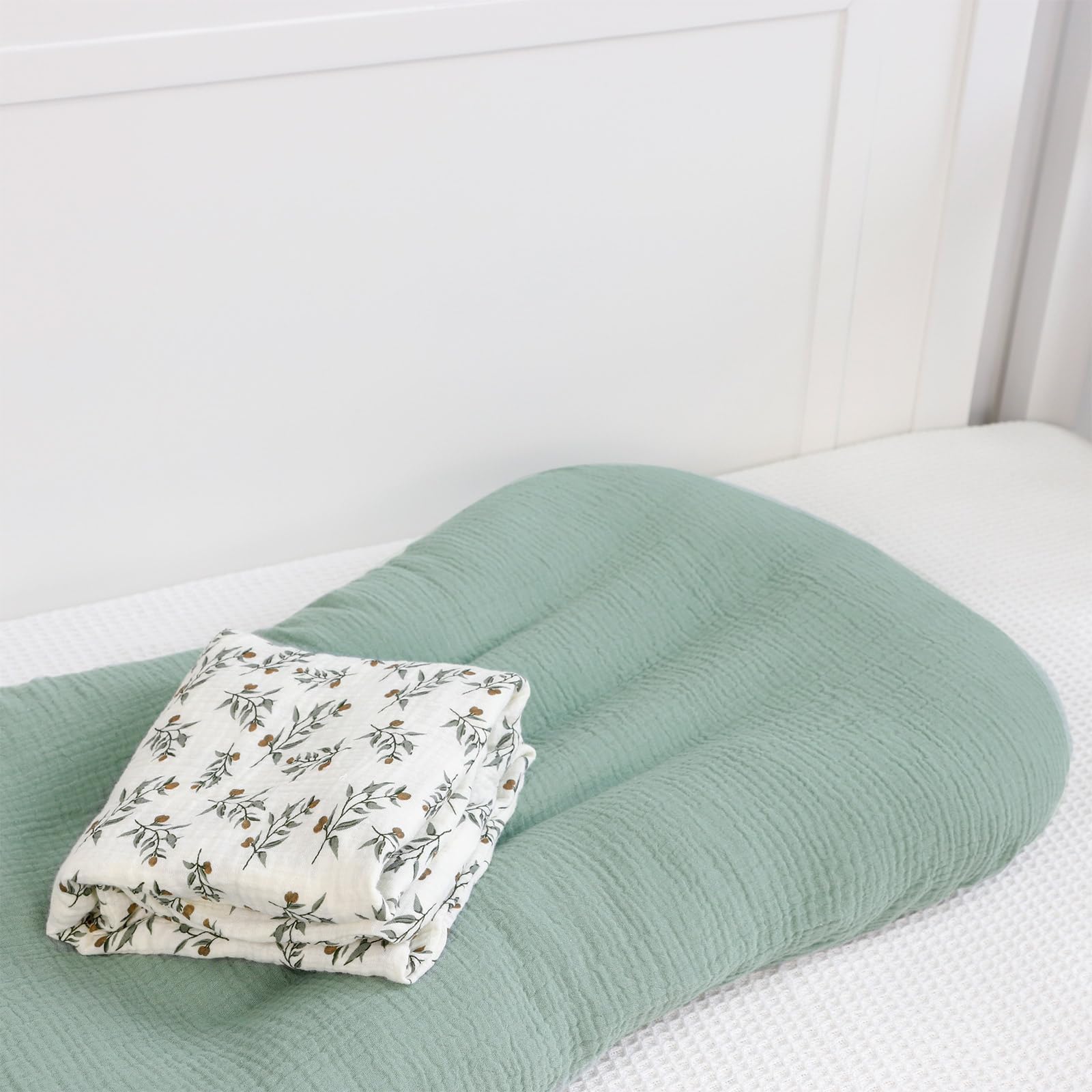 Hooyax Muslin Baby Lounger Cover care-friendly fabric withstands machine washing.