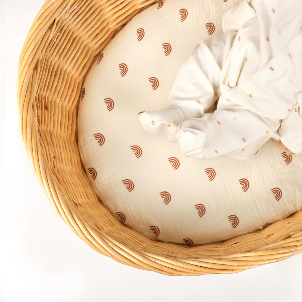Hooyax muslin bassinet sheets rectangle fit demonstrates snug grip on rectangle mattress