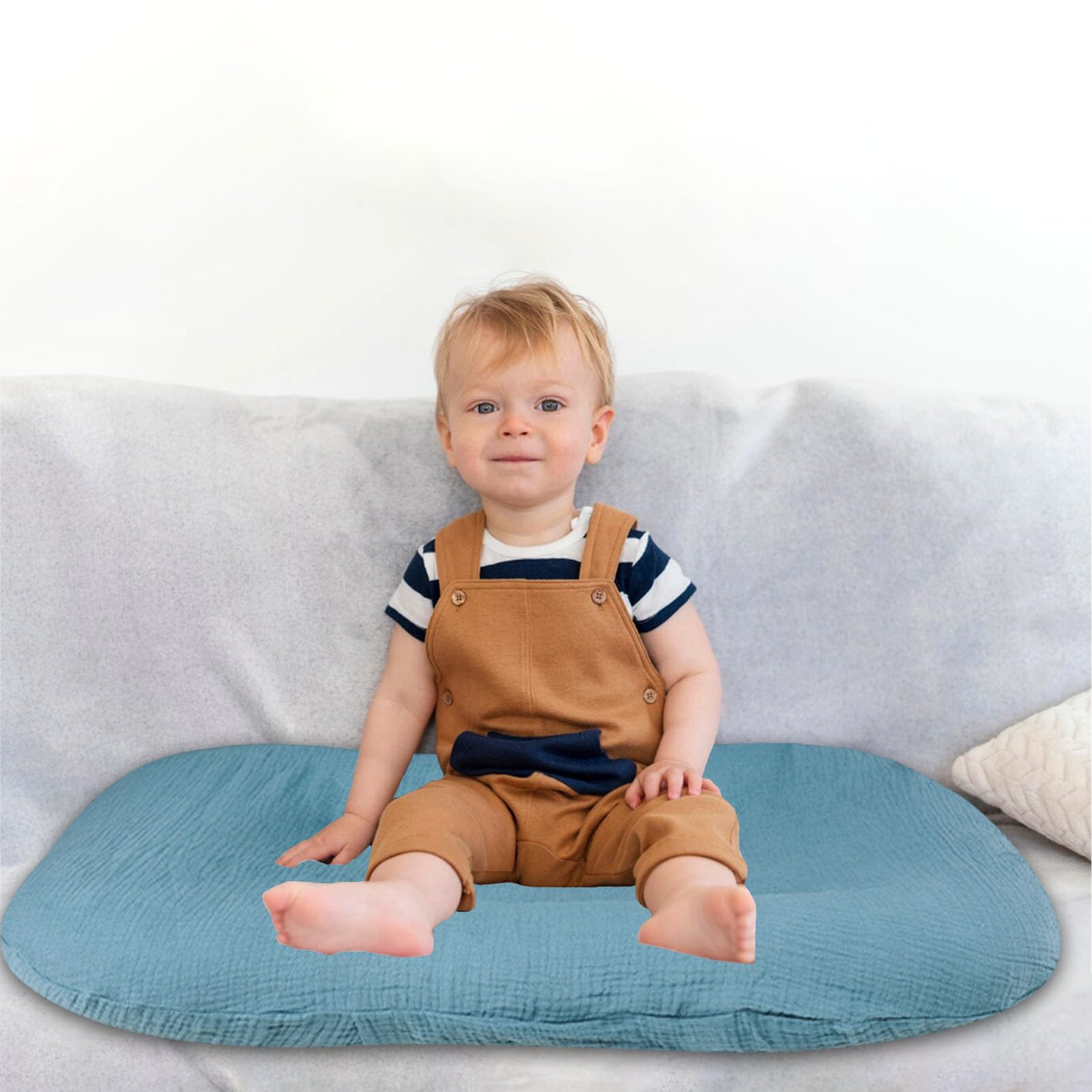 Hooyax Muslin Lounger Cover blue, a thoughtful gift for new parents.