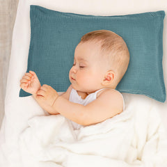 Hooyax toddler pillowcase grey close-up shows smooth fabric suitable for sensitive skin