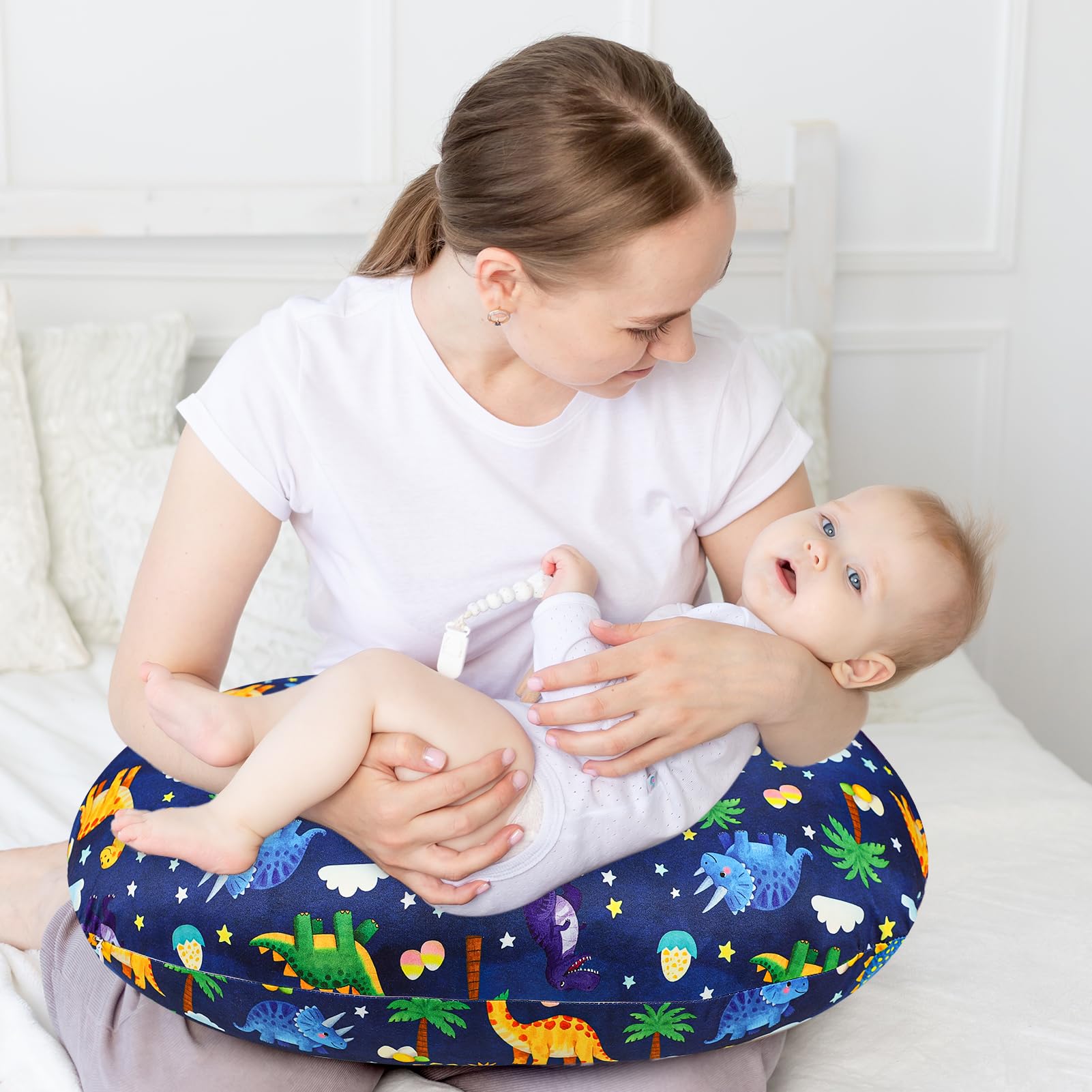 Hooyax waterproof, dirt-resistant cover protects pillow from spills