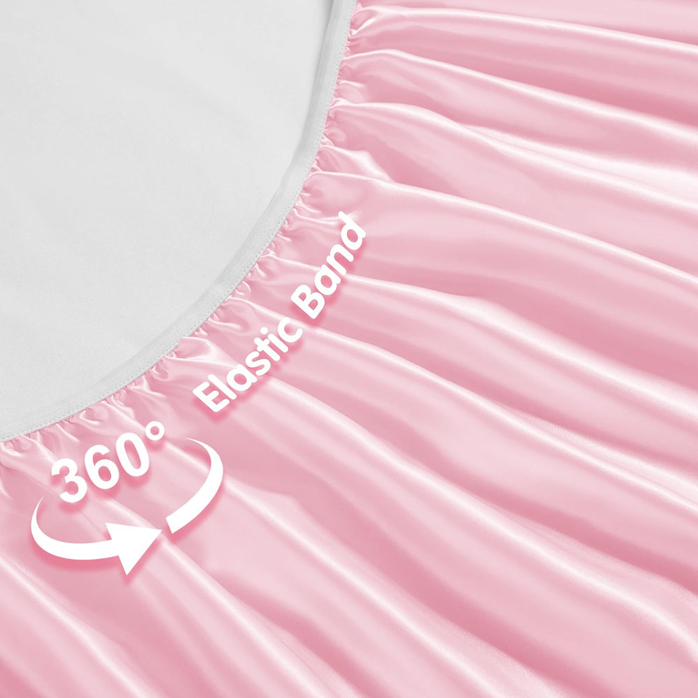 Horbaunal nursery pink-white color combo complements decor while staying soft.
