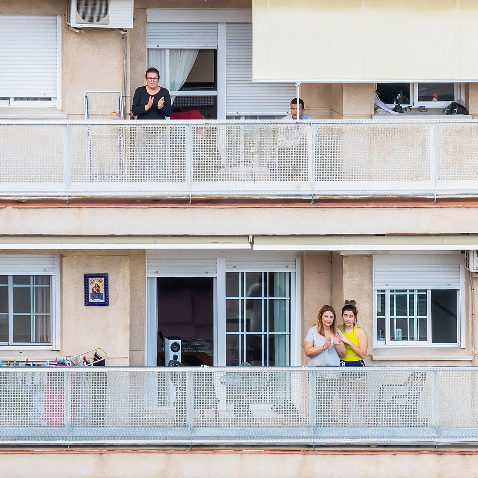 Hosuly balcony netting helps keep children safe during play near stairs