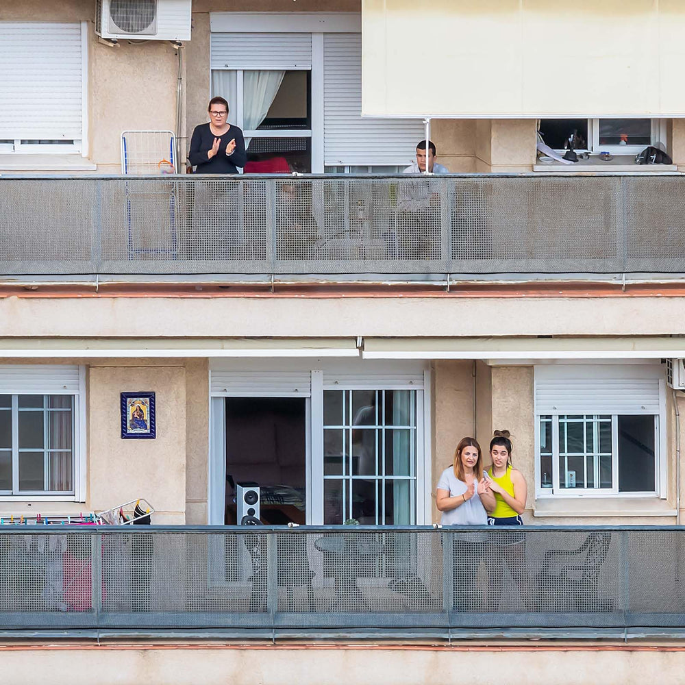 Hosuly wide-coverage netting in use preserves sightlines while guarding balconies.