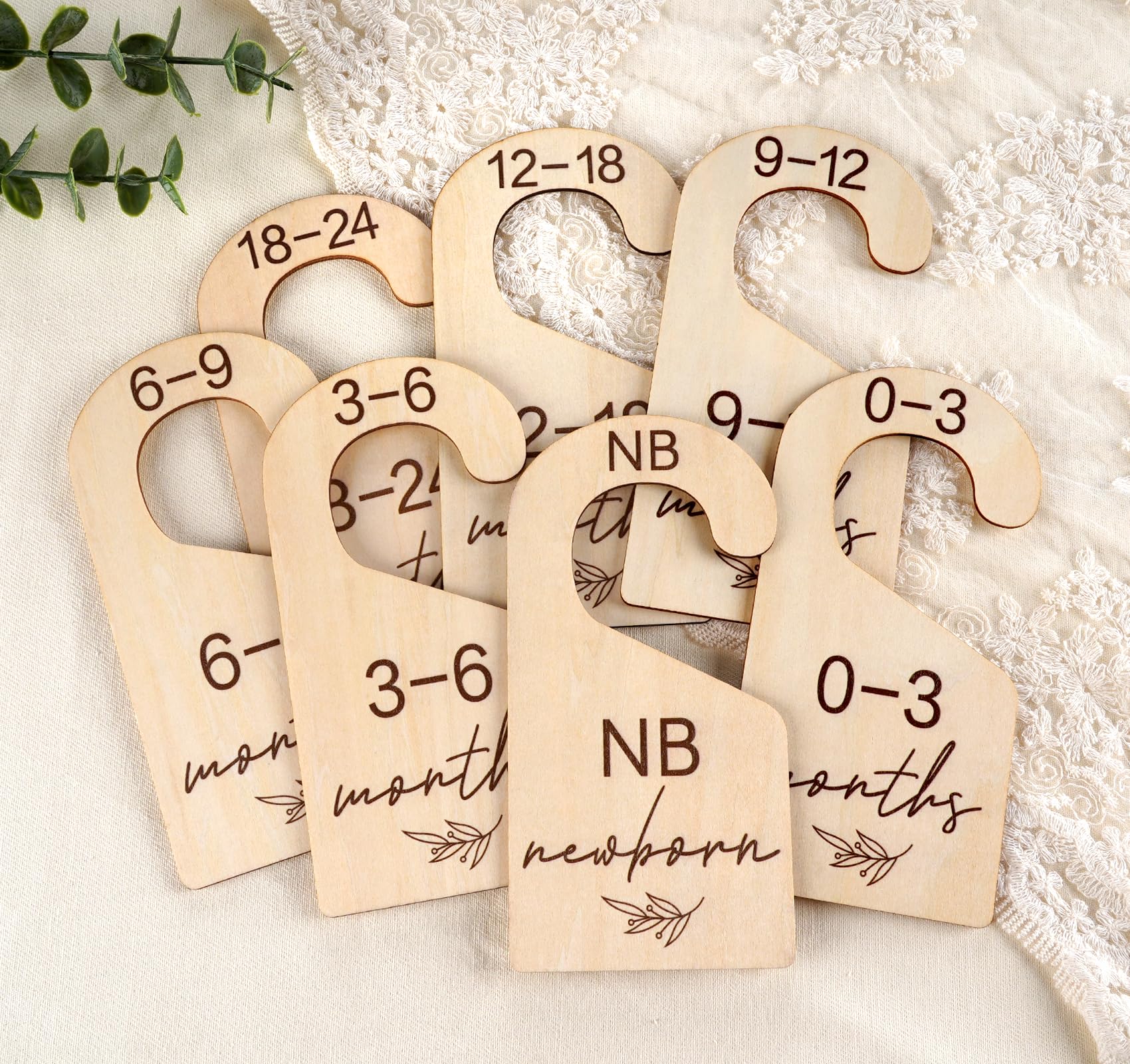 Houism wooden double-sided baby closet dividers organize newborn outfits.