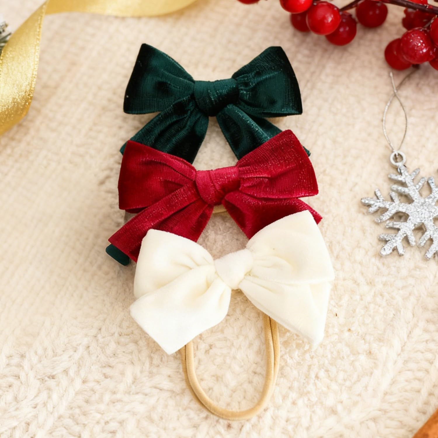 Hoyuwak Christmas bows set in white red green for festive photos.