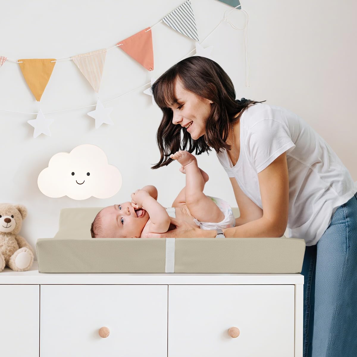 Huggynest changing pad compact-travel-bag for easy packing and transport