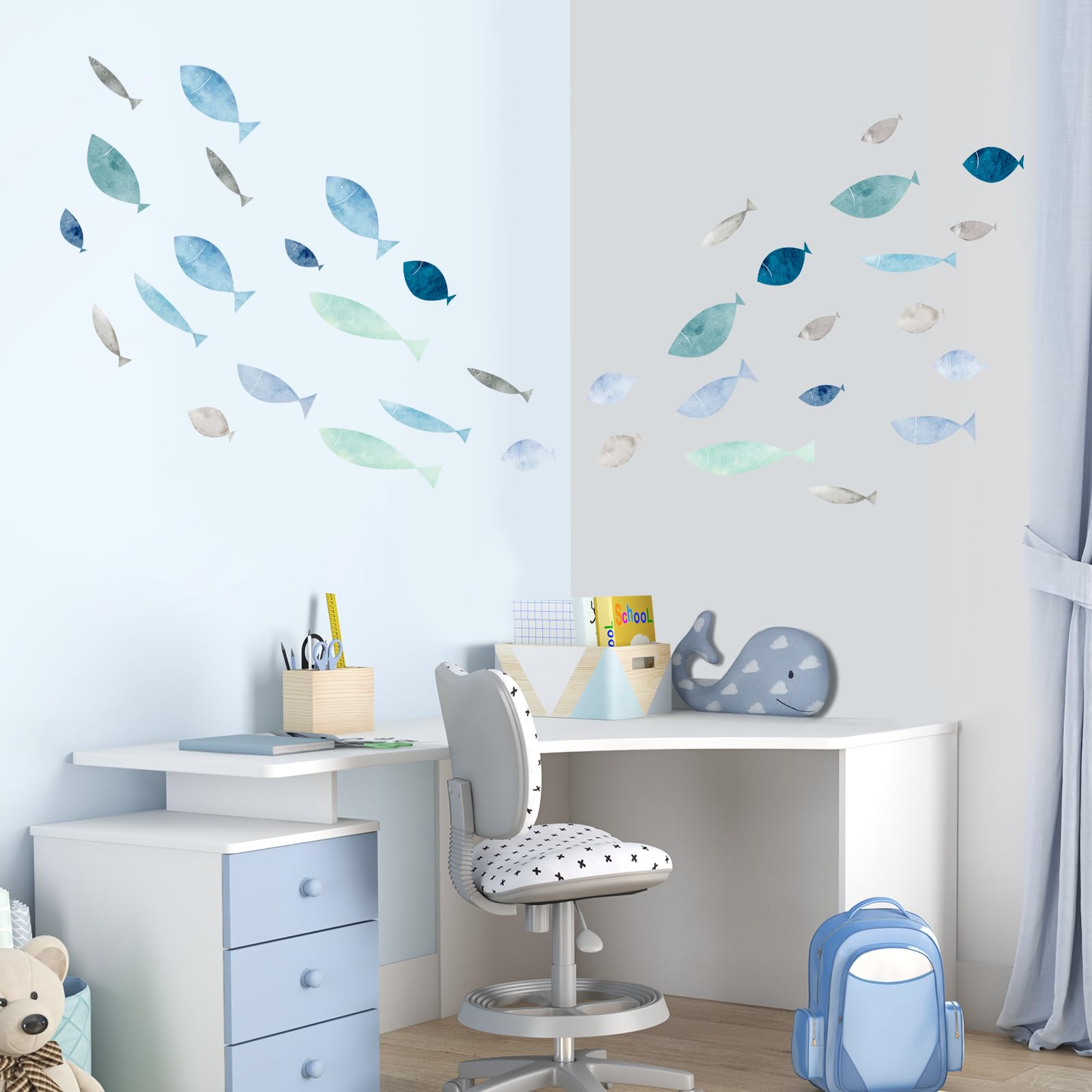 Humyoun 12-style school of fish creates a lively underwater scene.