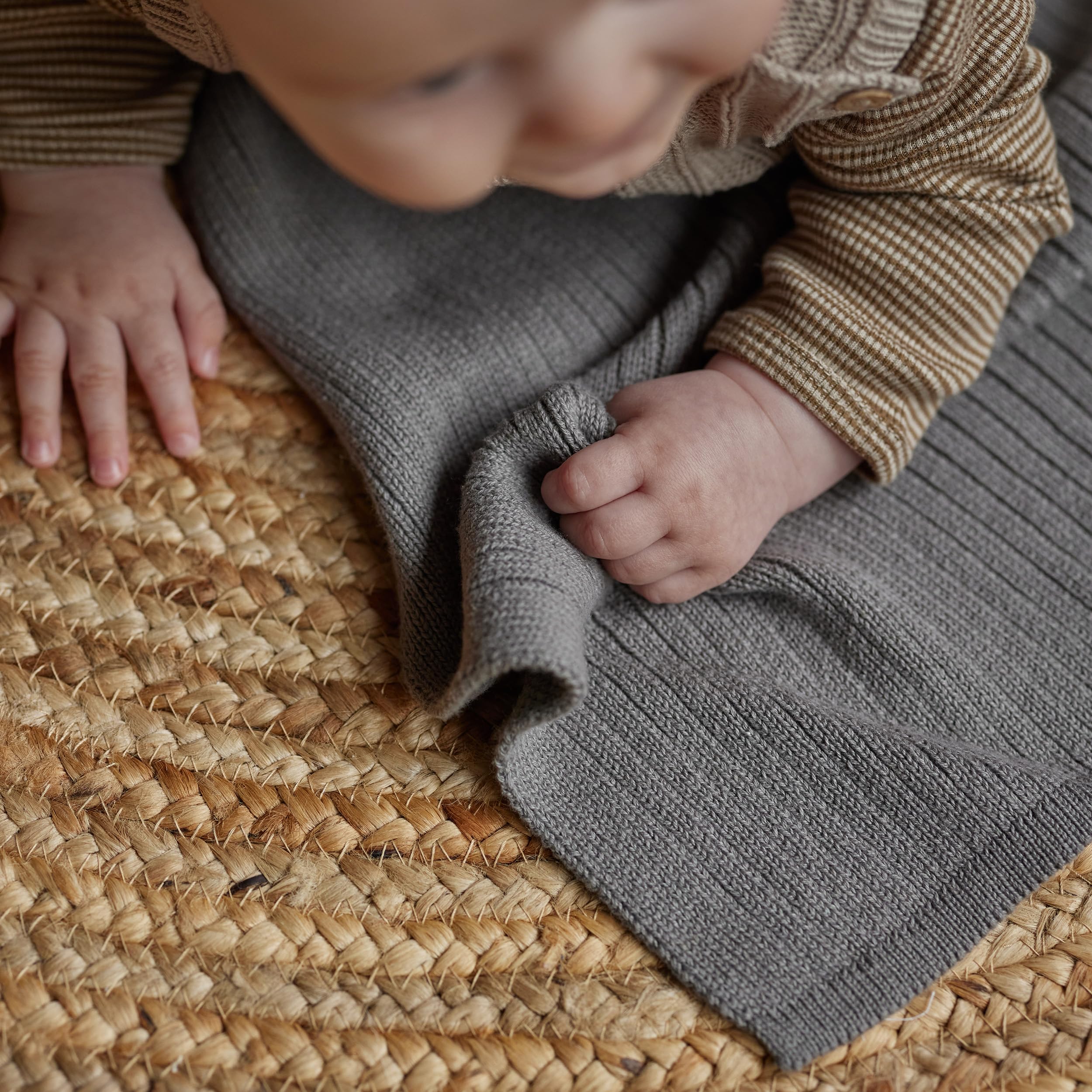 Huxie baby blanket 30x40 swaddle setup for cozy newborn cuddles.