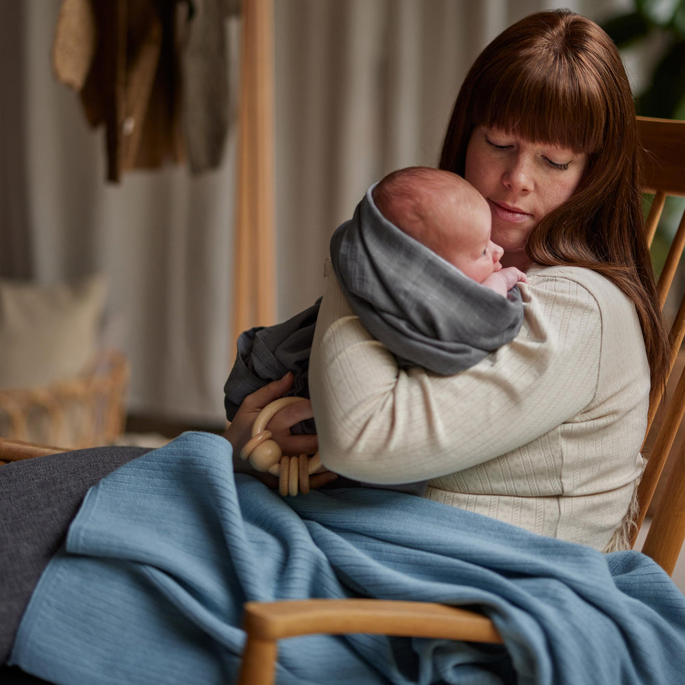 Huxie baby blanket care wash cycle showcases easy-care routine.