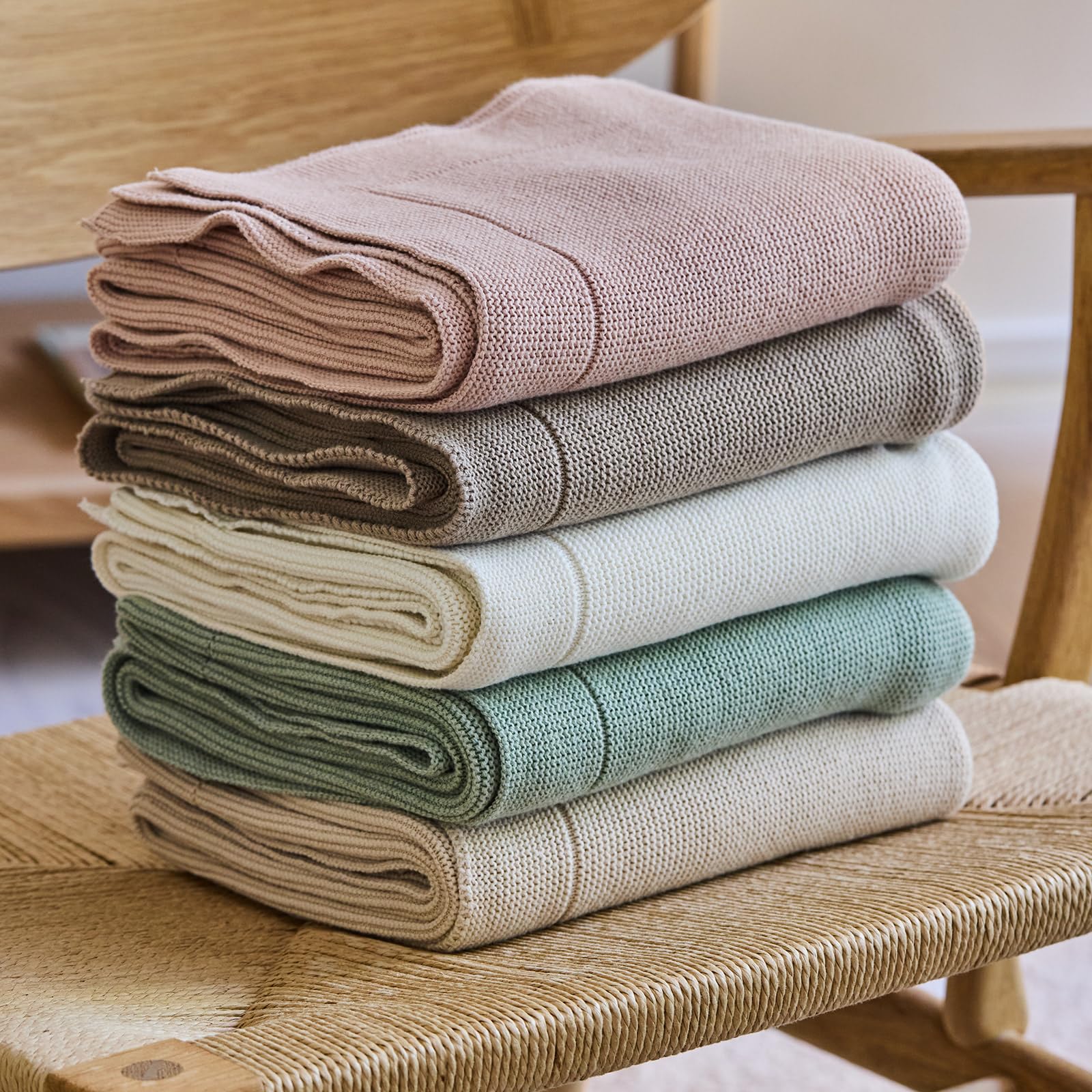 Huxie care scene showing easy wash and low-dry settings.