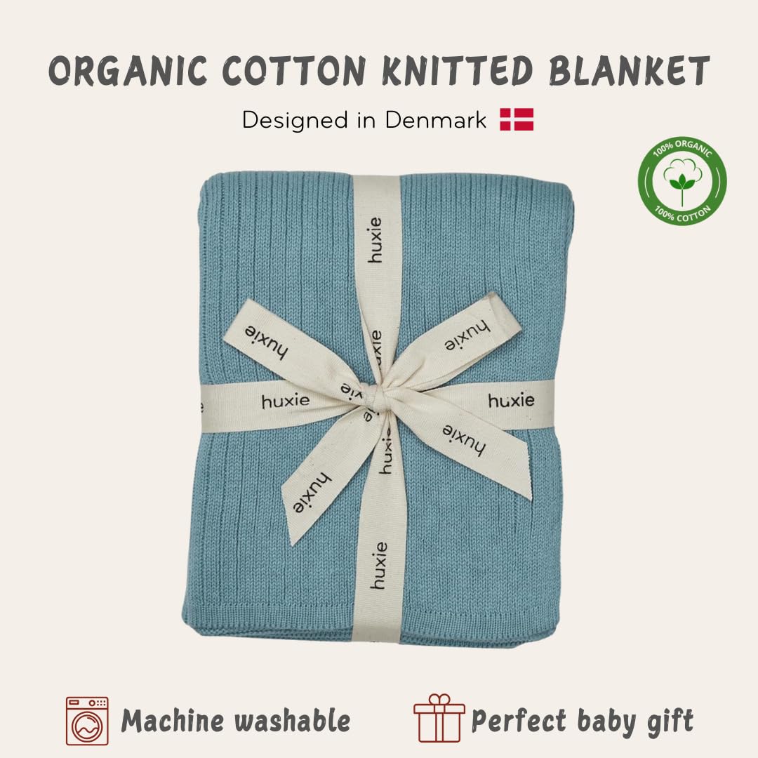 Huxie polar blue blanket in stroller, lightweight warmth on walks