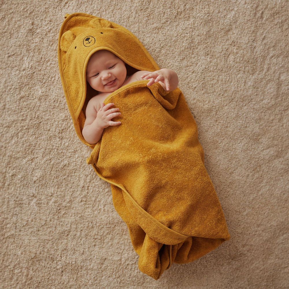 Absorbent terry detail on Huxie towel supports quick drying after baths.