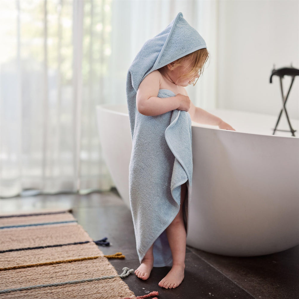 Huxie Baby Hooded Towel blue newborn wrap demonstrates generous 32x32 size for growing babies
