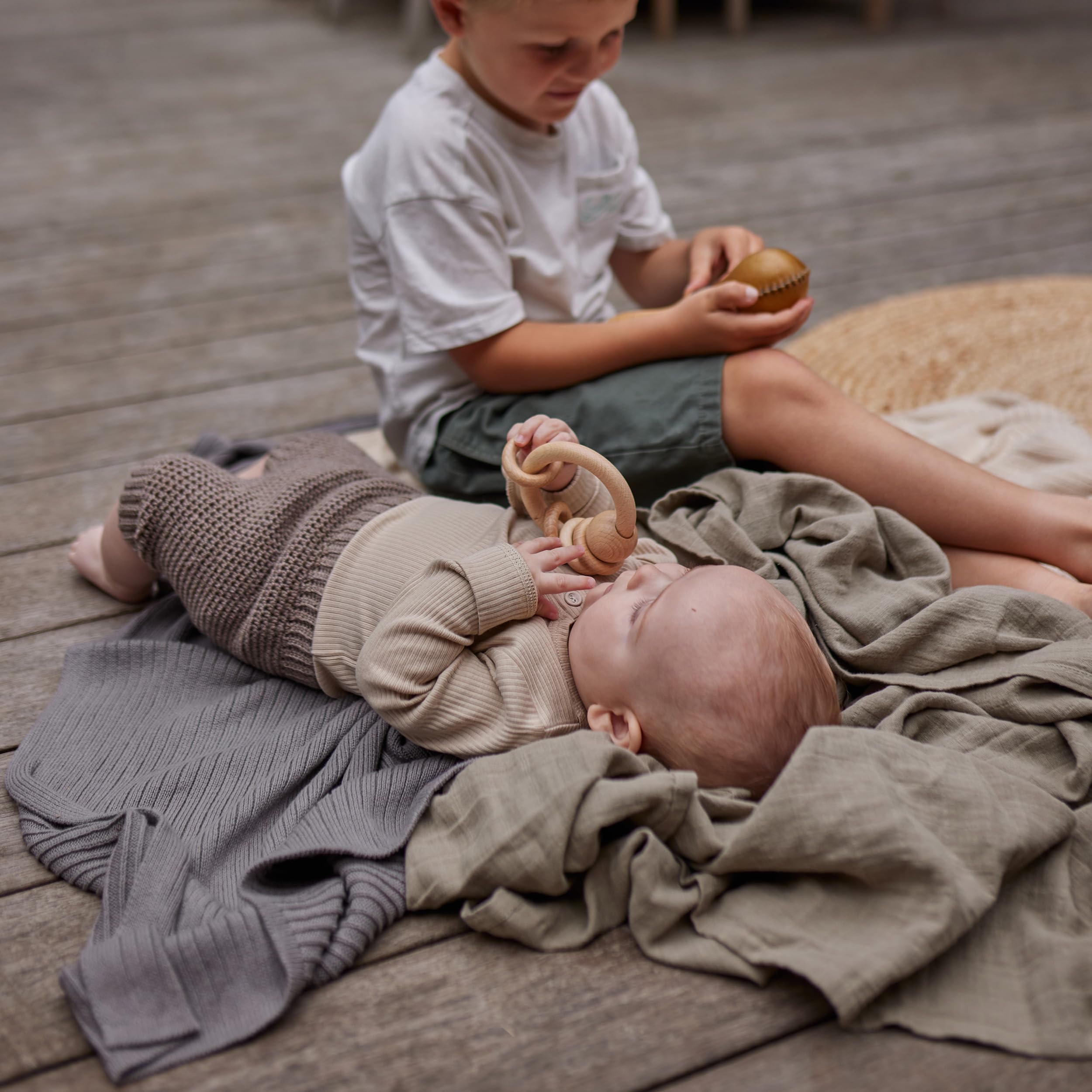 Huxie crib-soft touch blanket ideal for nap time.