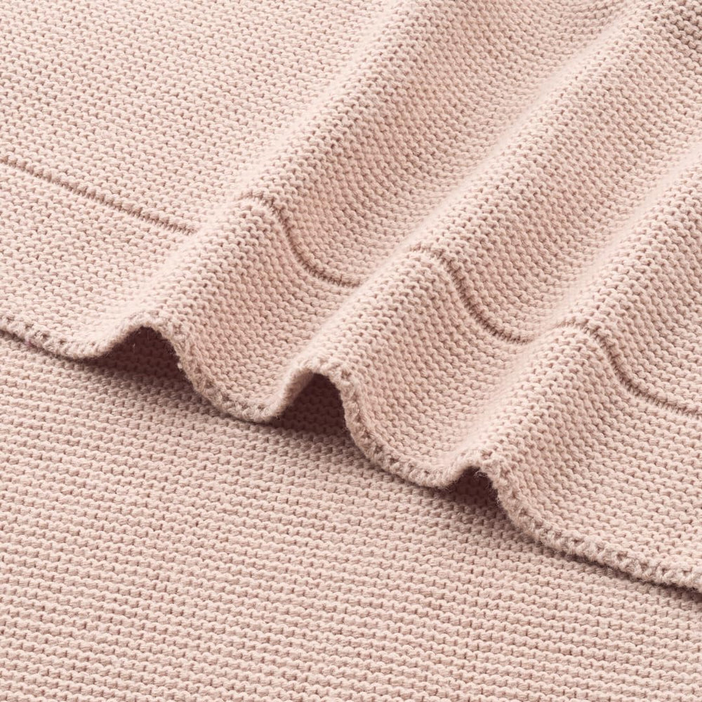 Huxie gift-ready baby blanket highlighting timeless, gender-neutral design.