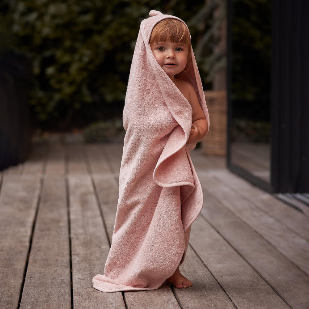 Close-up of absorbent fabric in Huxie towel for quick drying.