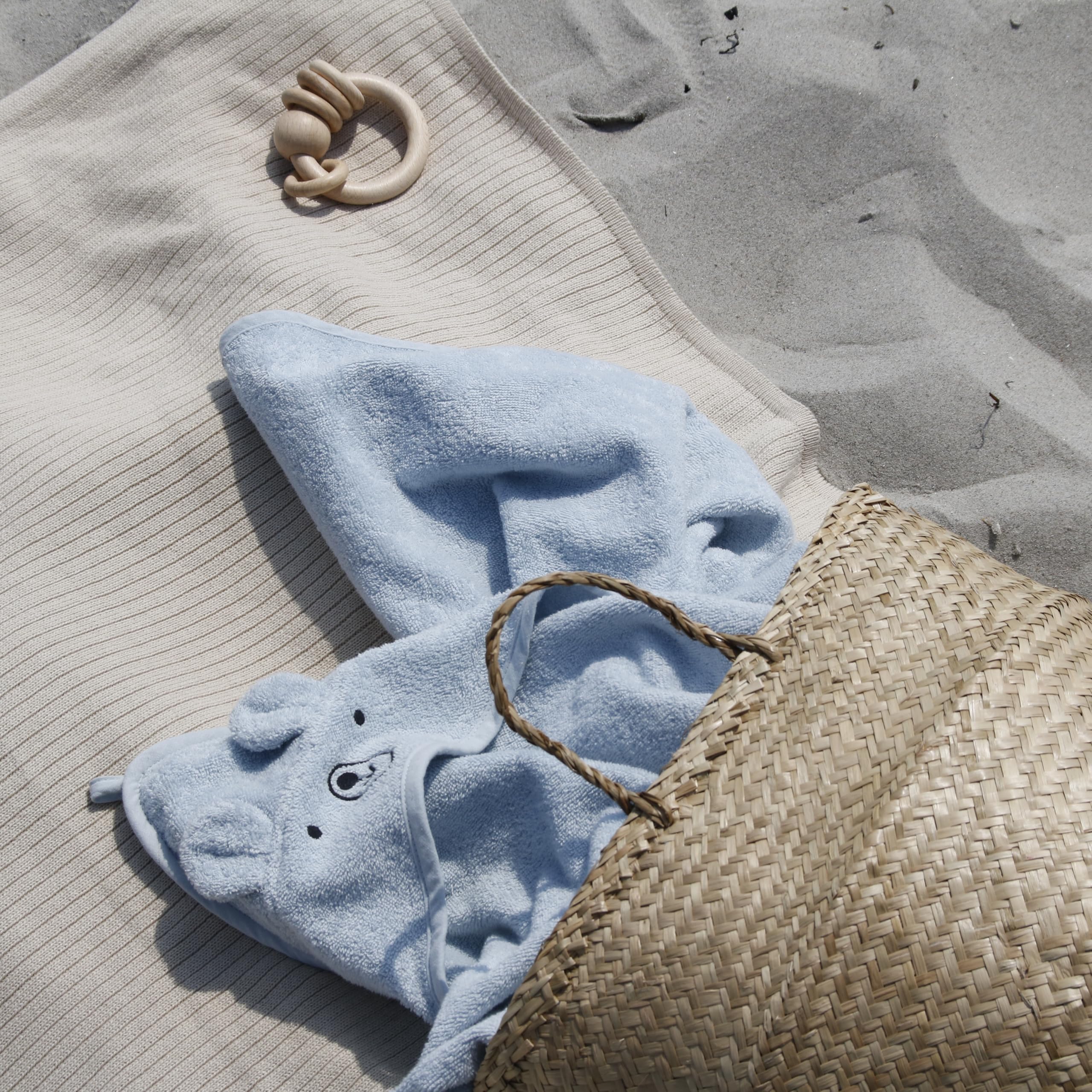 Gift-ready packaging of Huxie hooded towel set.