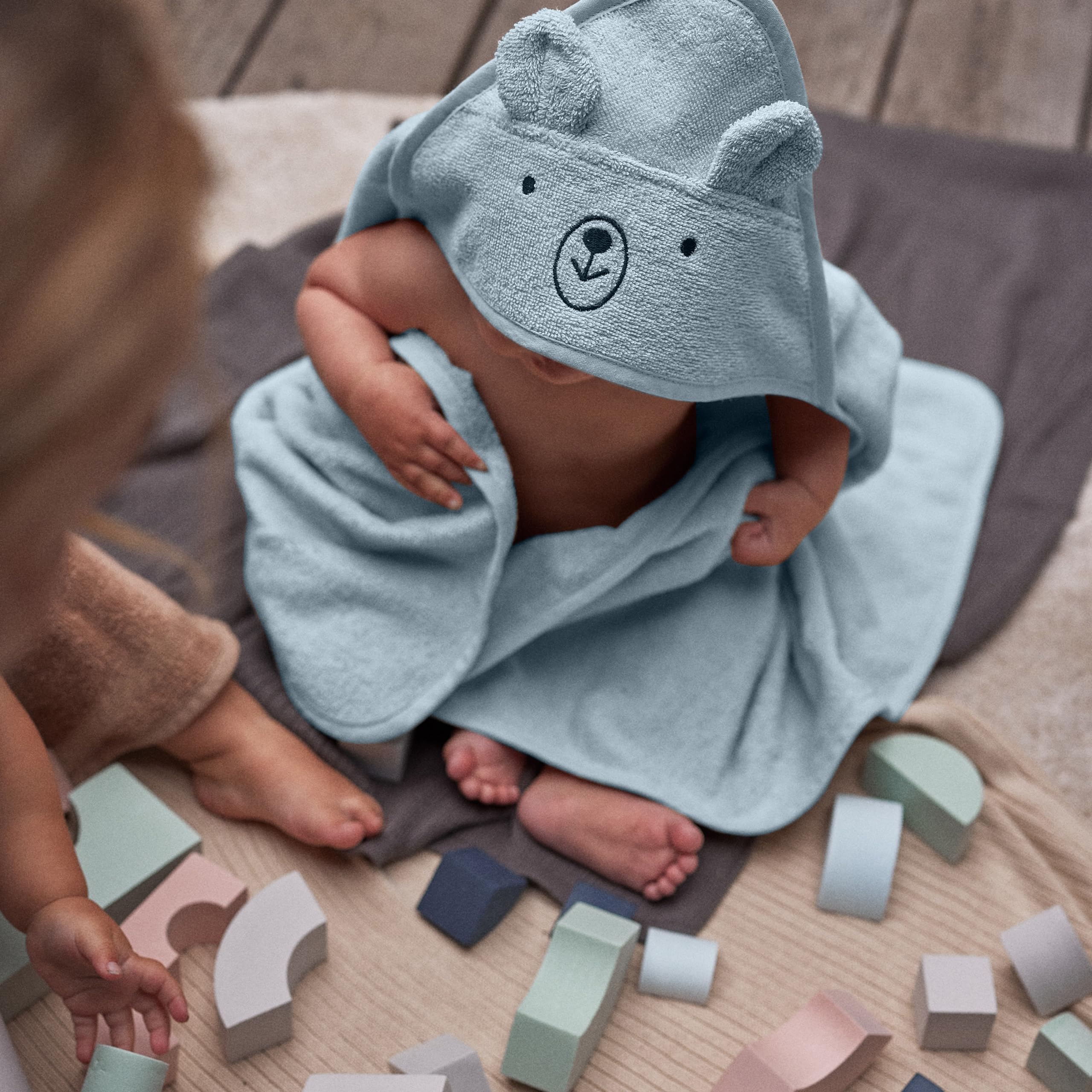 Two-pack of Huxie hooded towels in Rabbit Blush and Bear Baby Blue.