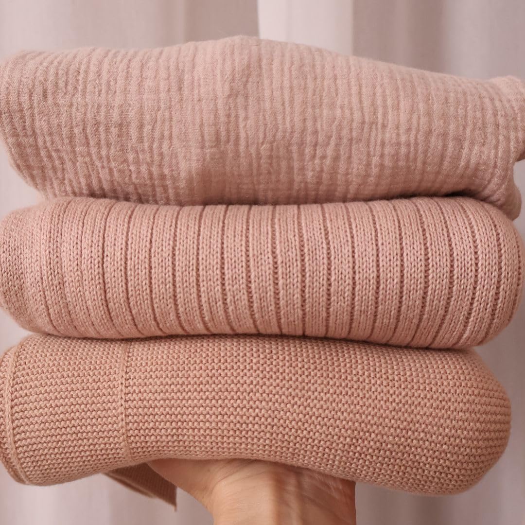 Huxie knitted baby blanket blush with registry-friendly design.