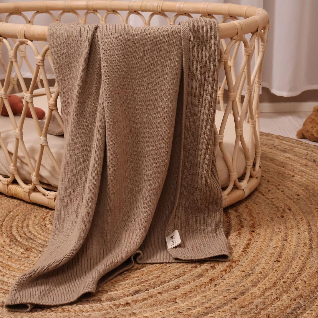 Huxie 2-pack Fog and Mochachino blankets offer versatile color options.