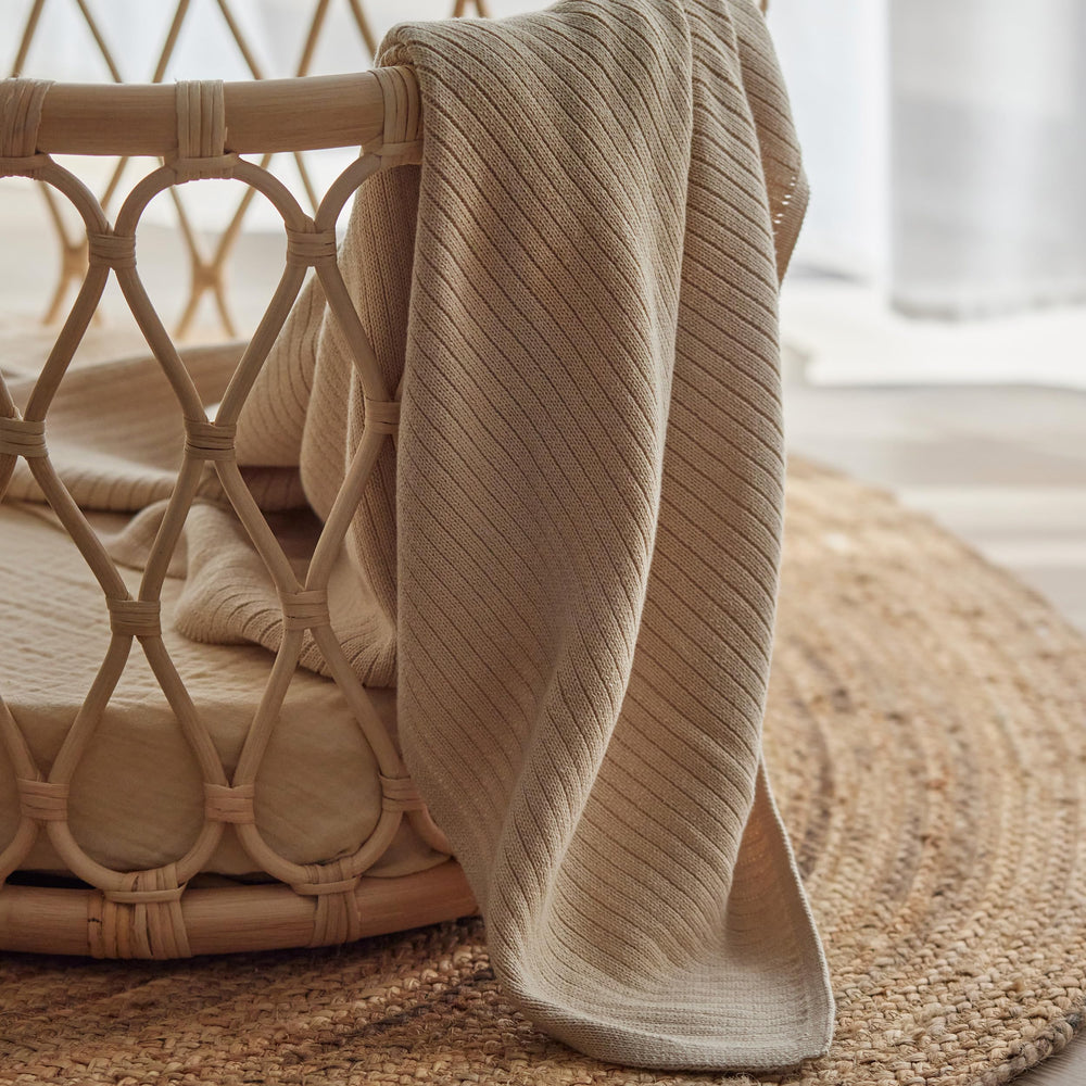 Huxie knitted baby blanket fog car-seat warmth for travel.