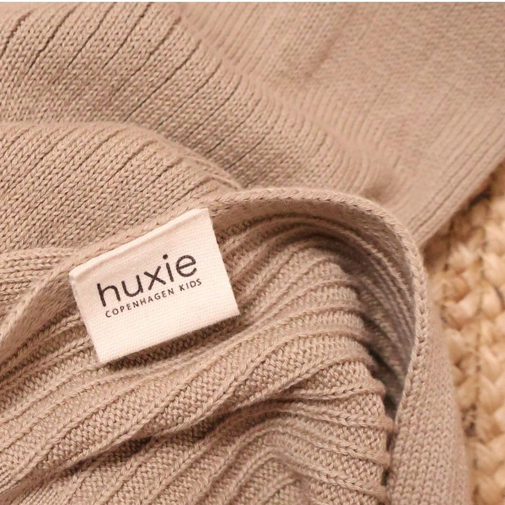 Huxie Mochachino knitted baby blanket soft texture on baby skin