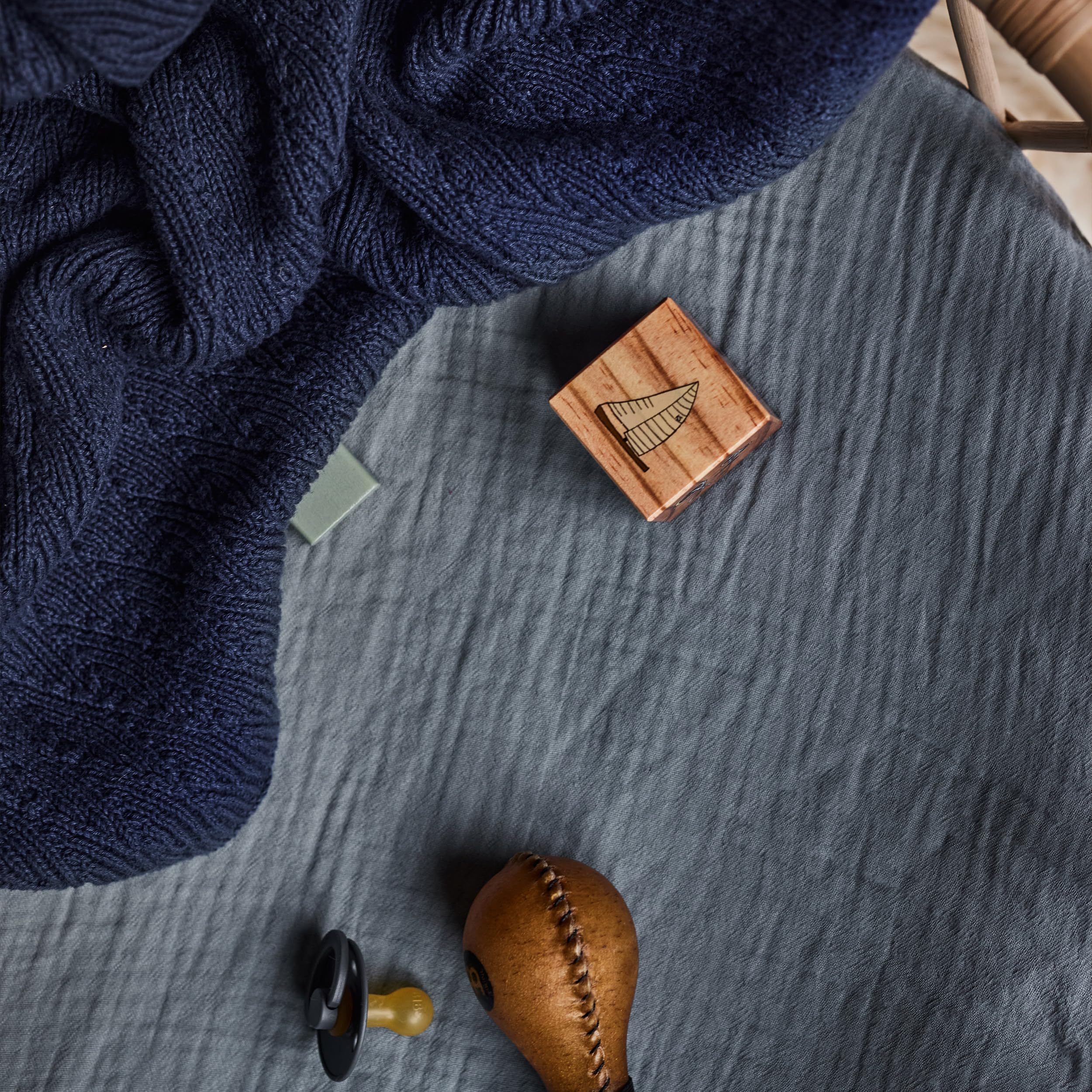 Huxie knitted baby blanket North Sea Blue naptime—cozy, breathable comfort
